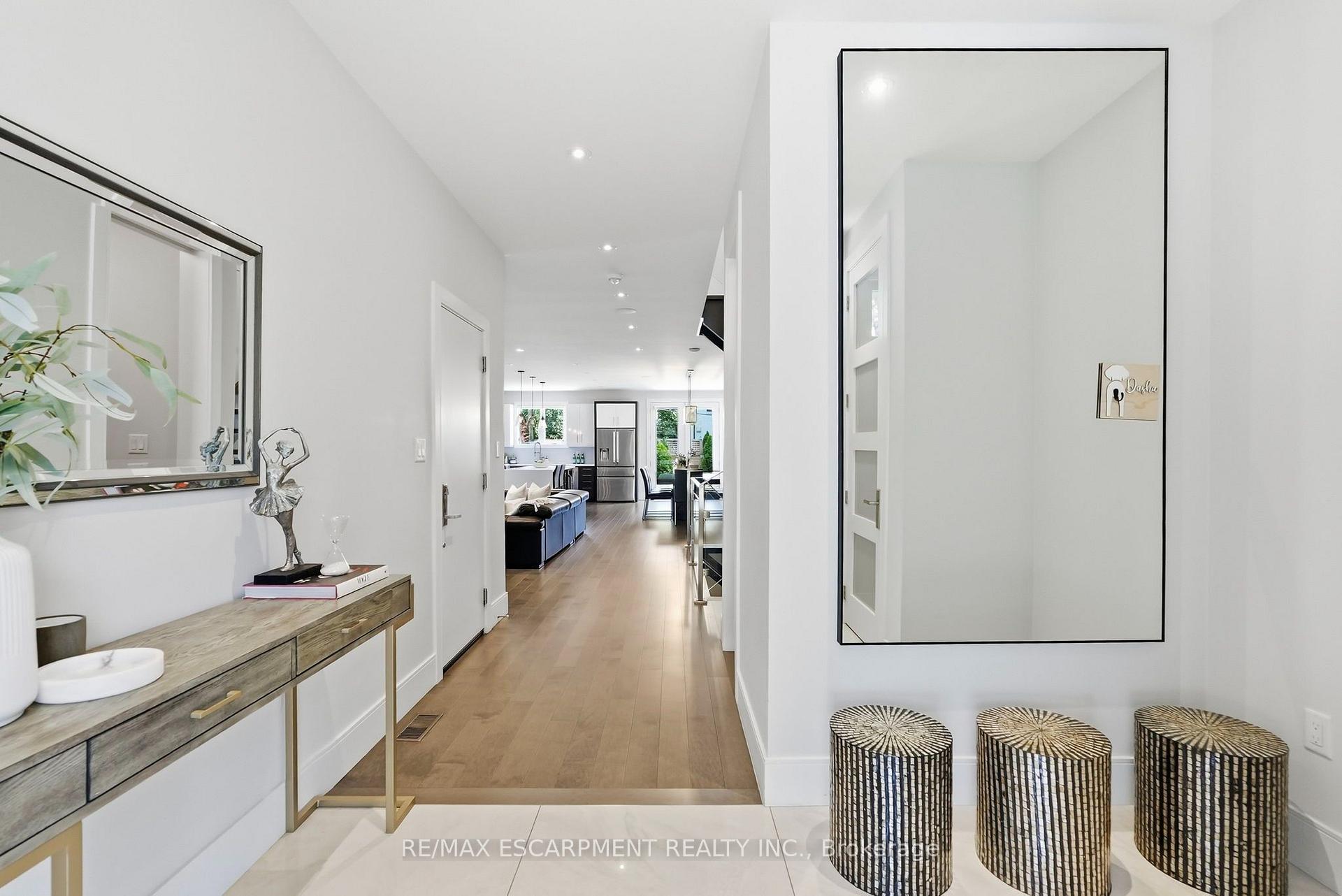Photo 5 of 65 Forest Avenue, Mississauga, Port Credit — HOMEH