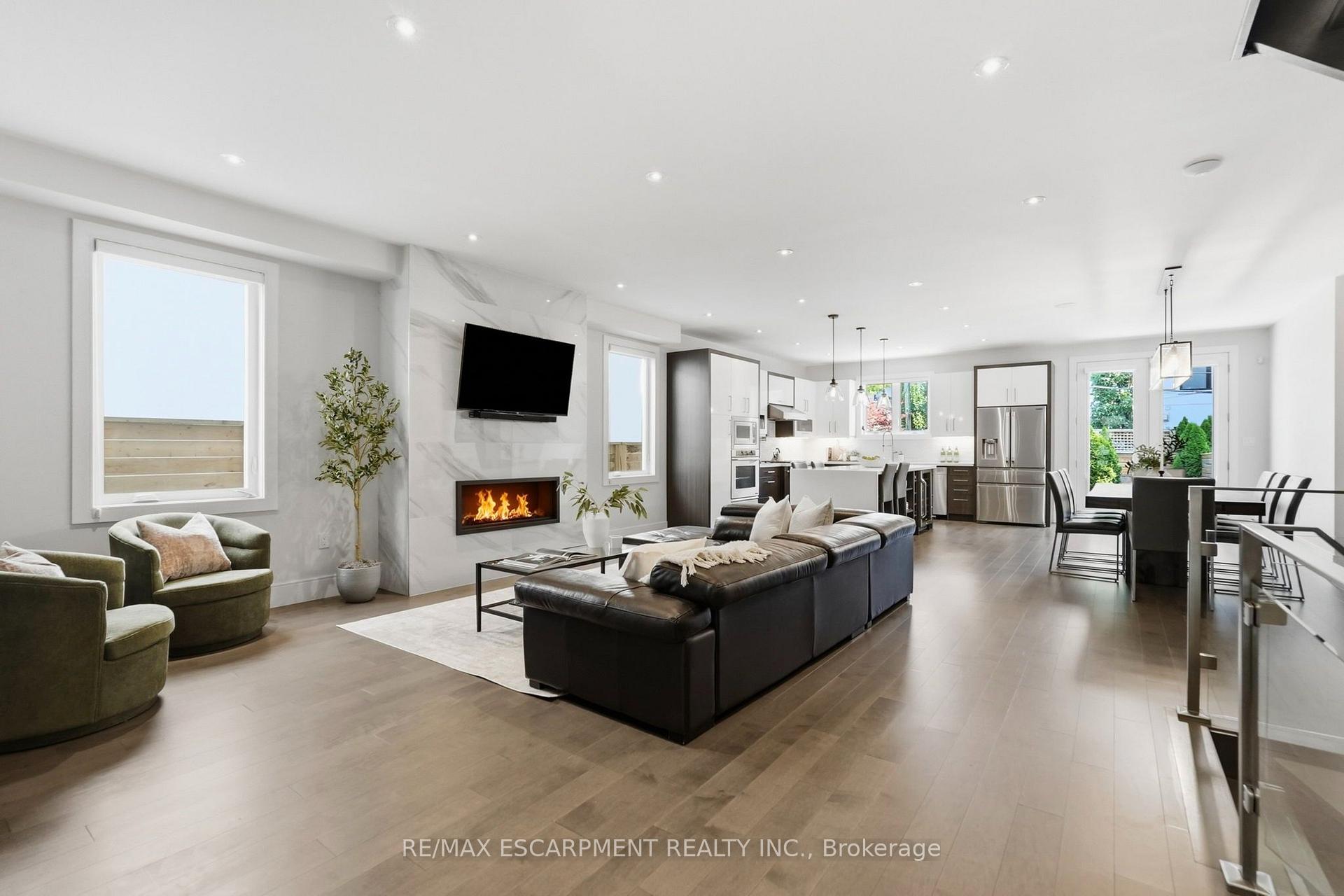 Photo 6 of 65 Forest Avenue, Mississauga, Port Credit — HOMEH
