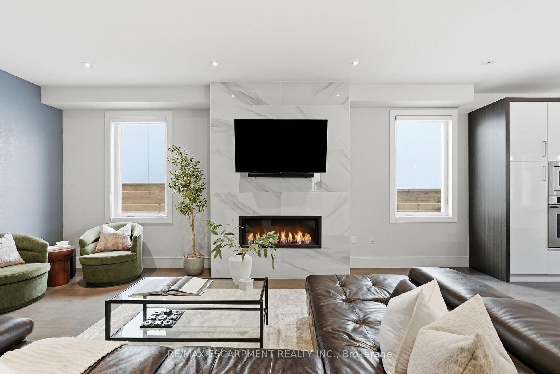 Photo 8 of 65 Forest Avenue, Mississauga, Port Credit — HOMEH