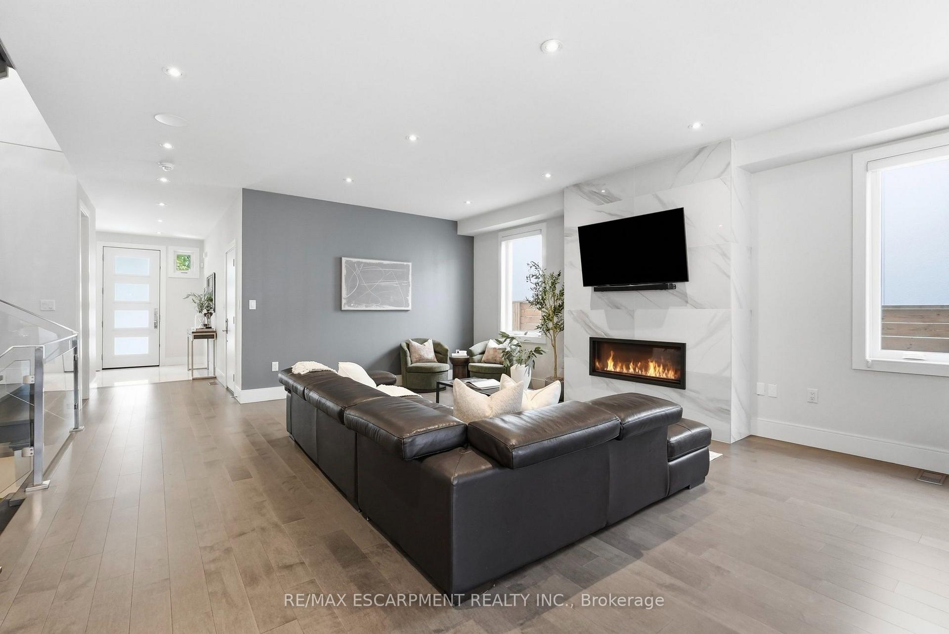 Photo 10 of 65 Forest Avenue, Mississauga, Port Credit — HOMEH