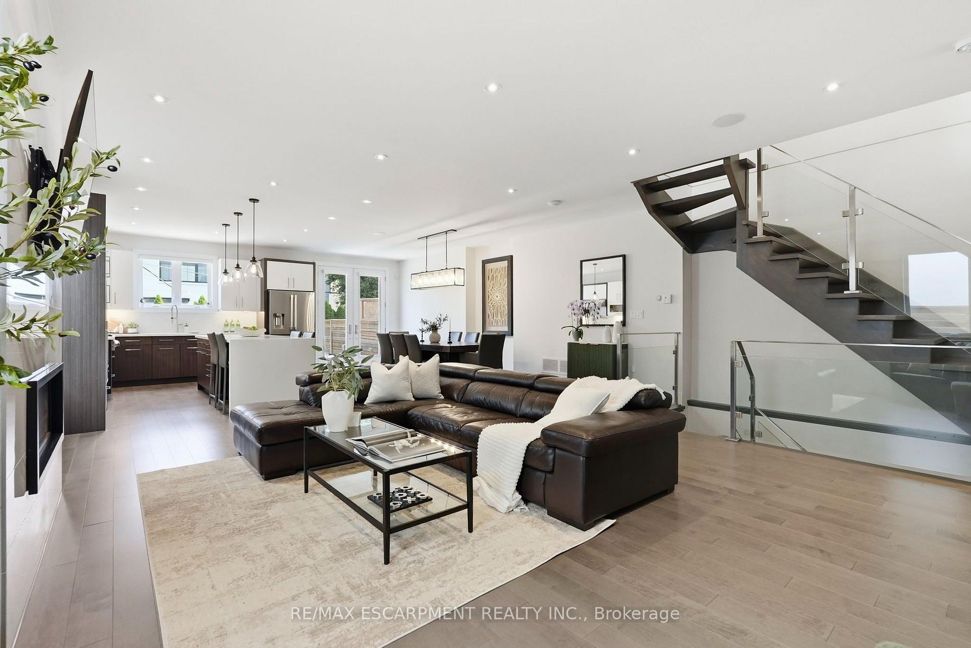 Photo 11 of 65 Forest Avenue, Mississauga, Port Credit — HOMEH