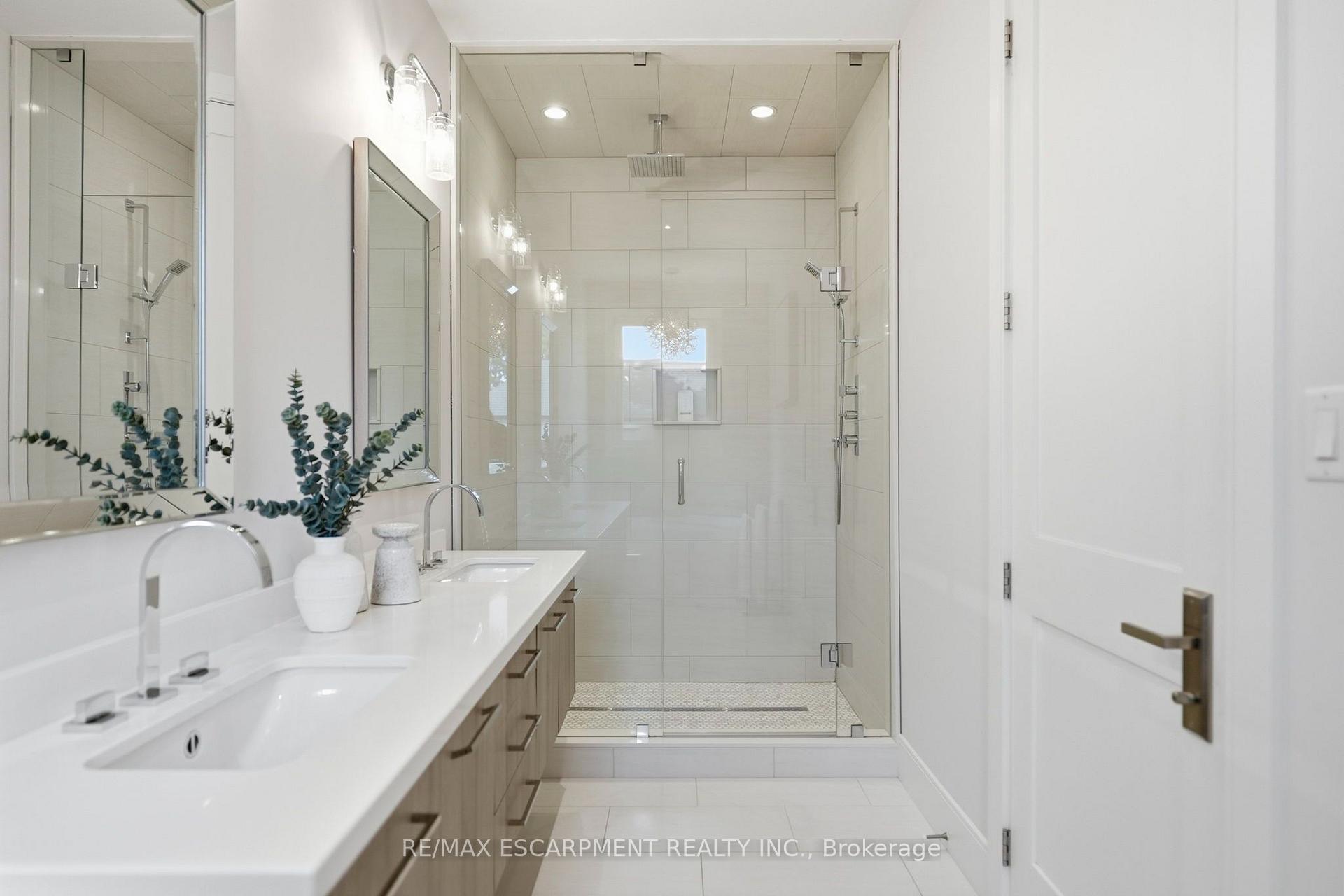 Photo 32 of 65 Forest Avenue, Mississauga, Port Credit — HOMEH