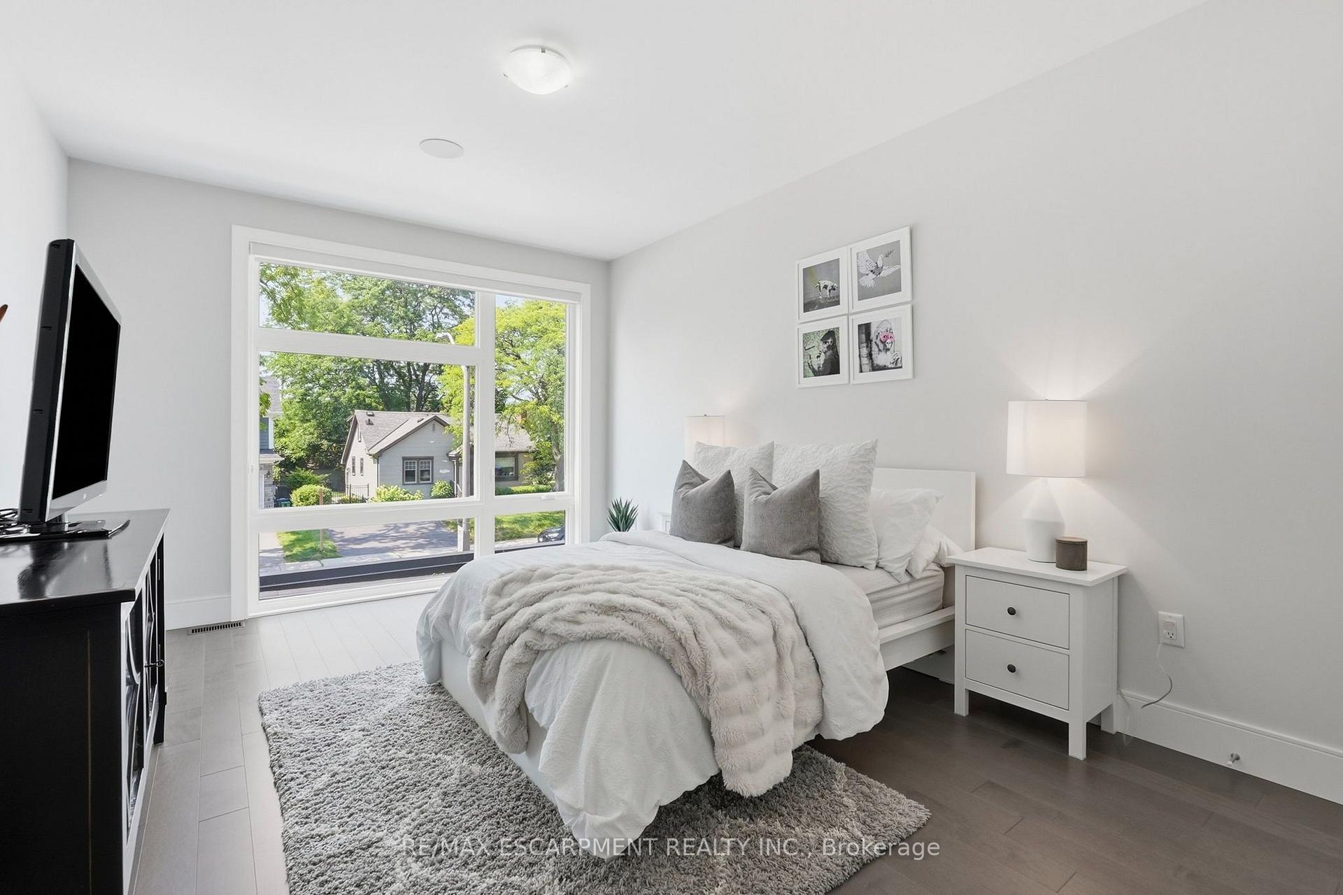Photo 33 of 65 Forest Avenue, Mississauga, Port Credit — HOMEH
