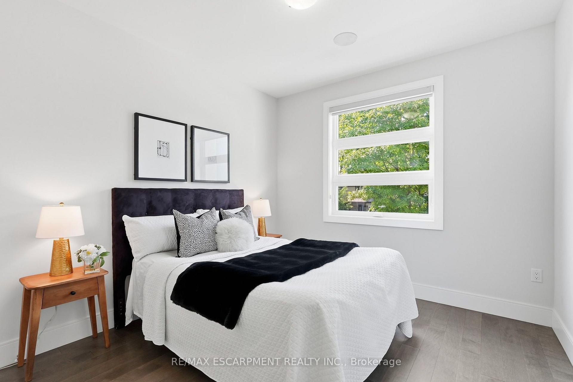 Photo 35 of 65 Forest Avenue, Mississauga, Port Credit — HOMEH