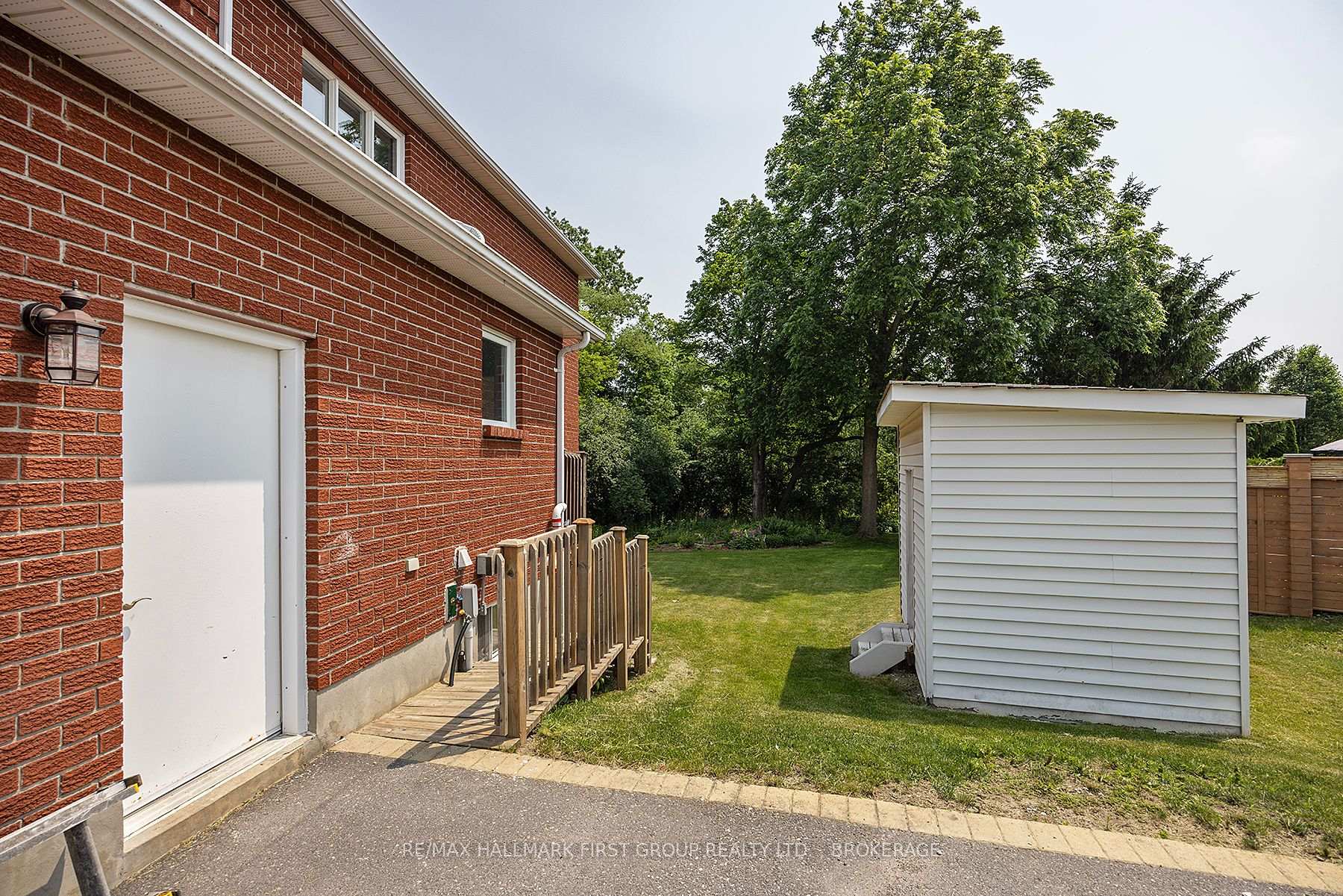Photo 4 of 272 Friarhill Crescent, Kingston, East Gardiners Rd — HOMEH