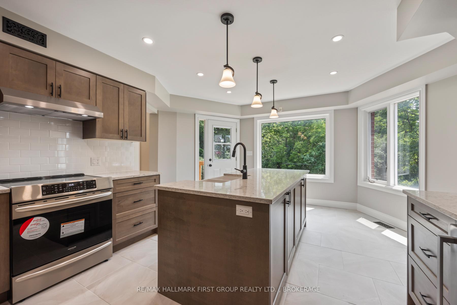 Photo 17 of 272 Friarhill Crescent, Kingston, East Gardiners Rd — HOMEH