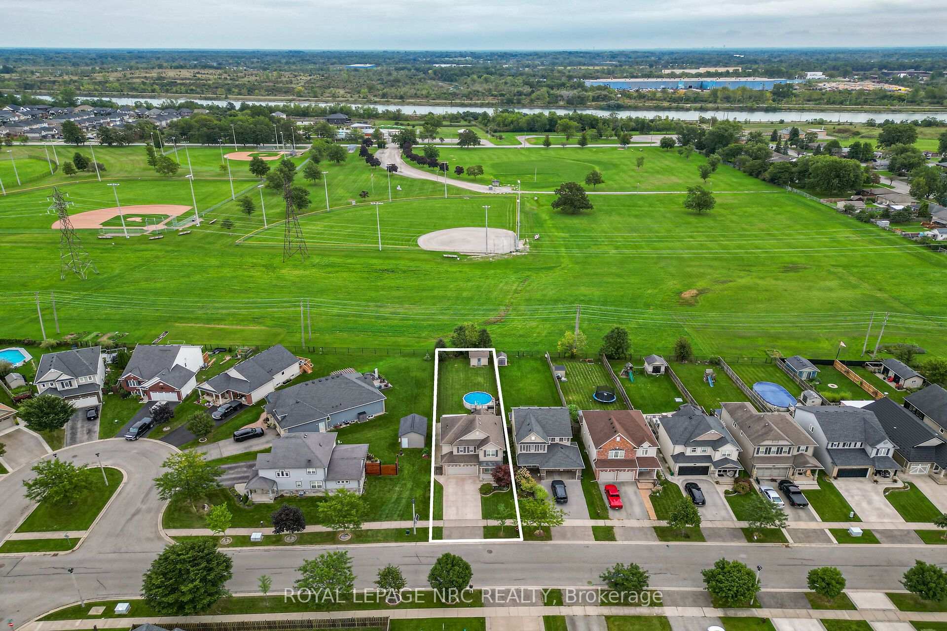 Photo 2 of 255 Empress Avenue, Welland, Lincoln/Crowland — HOMEH