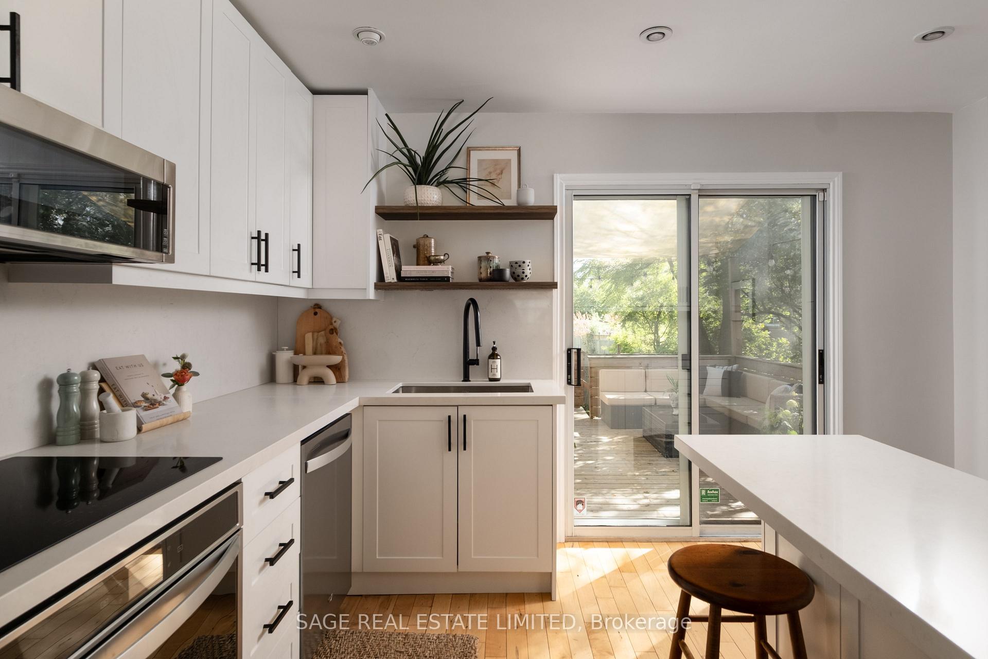 Photo 3 of 35 Chapman Avenue, Toronto, O'Connor-Parkview — HOMEH