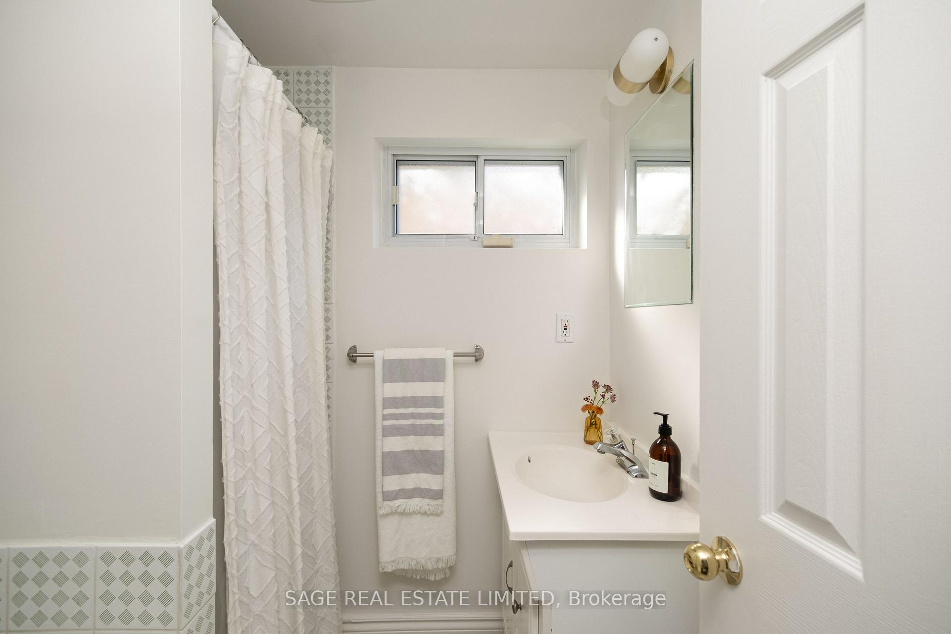 Photo 41 of 35 Chapman Avenue, Toronto, O'Connor-Parkview — HOMEH