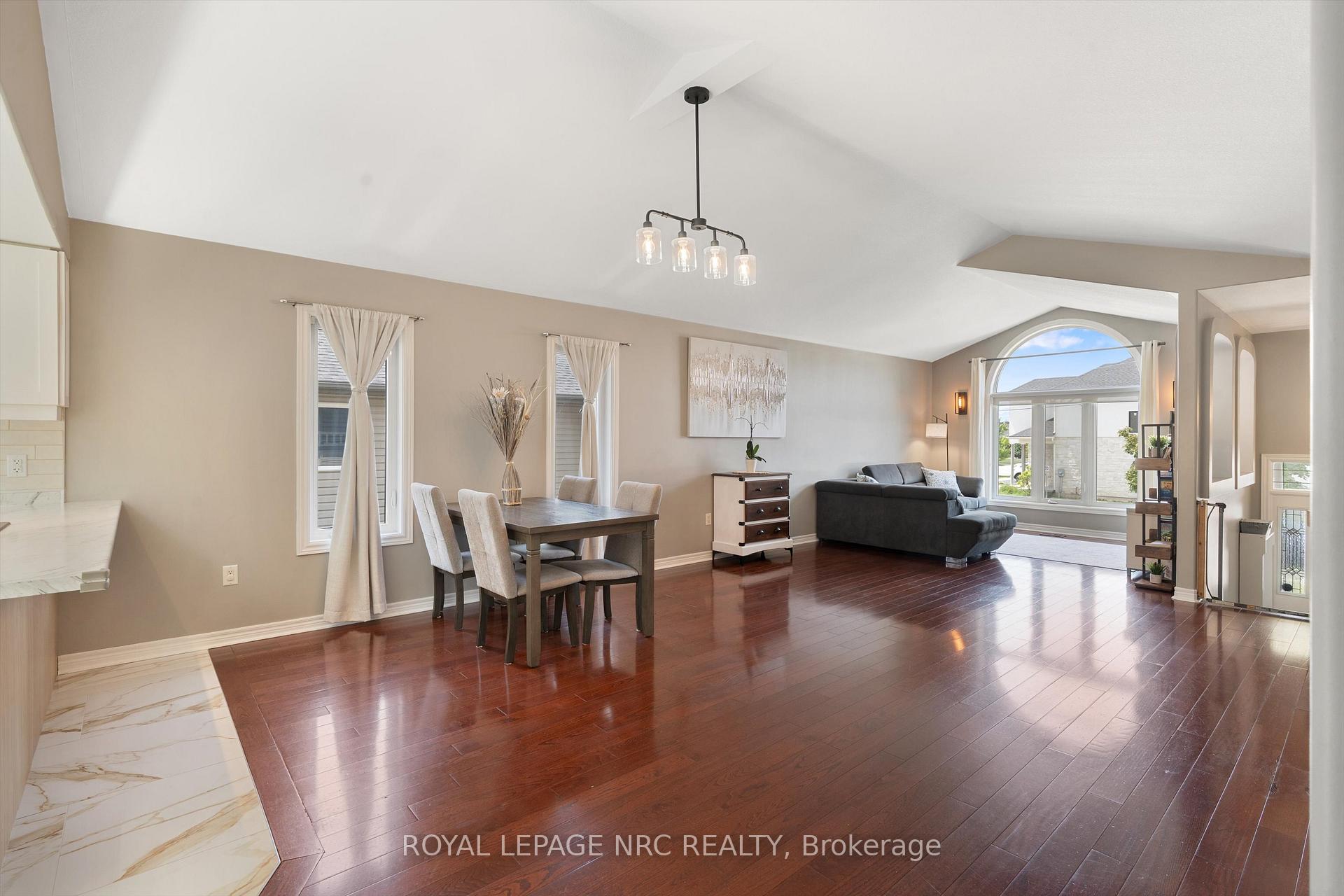 Photo 5 of 346 Clare Avenue, Welland, Prince Charles — HOMEH