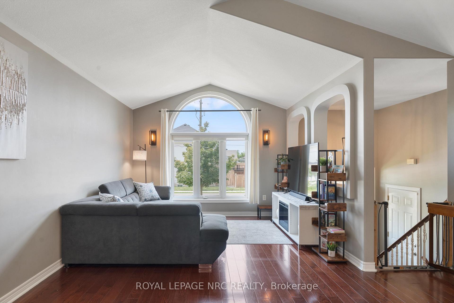 Photo 8 of 346 Clare Avenue, Welland, Prince Charles — HOMEH