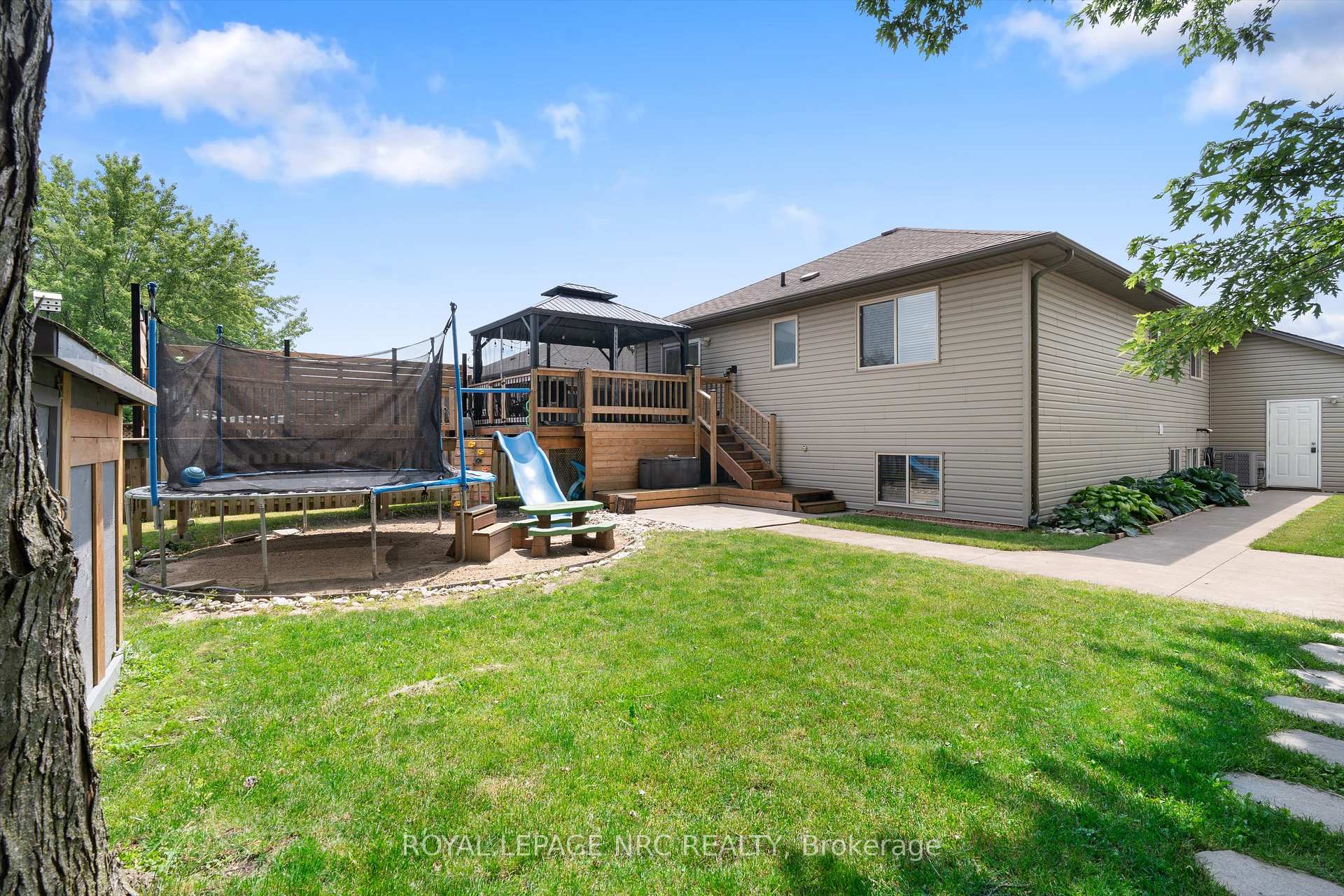 Photo 35 of 346 Clare Avenue, Welland, Prince Charles — HOMEH