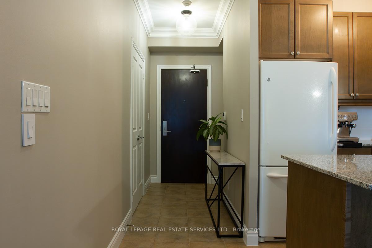 Photo 4 of Unit 219, 25 Earlington Avenue, Etobicoke, Kingsway South — HOMEH