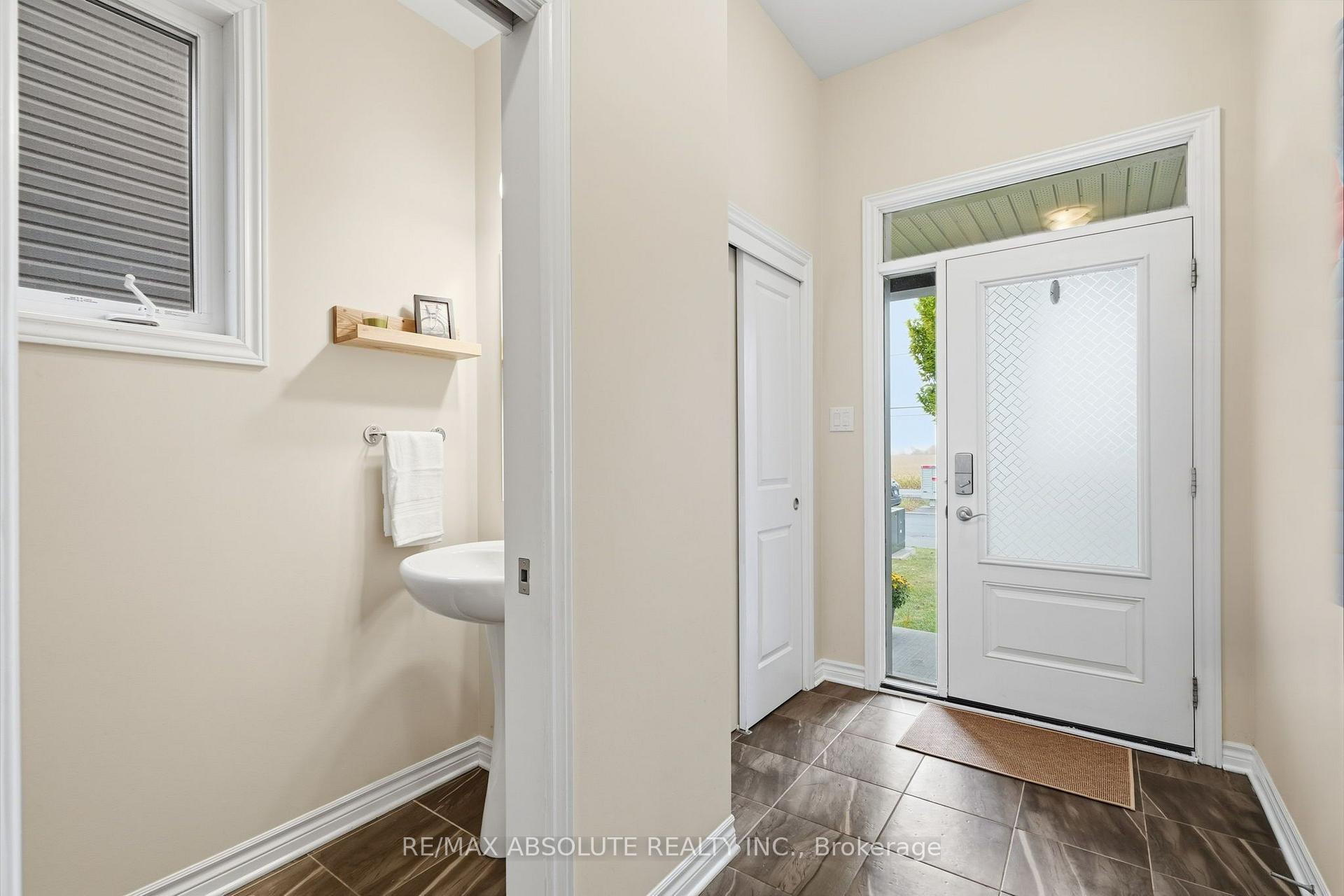 Photo 3 of 239 Tim Sheehan Place, Ottawa, Kanata - Emerald Meadows/Trailwest — HOMEH