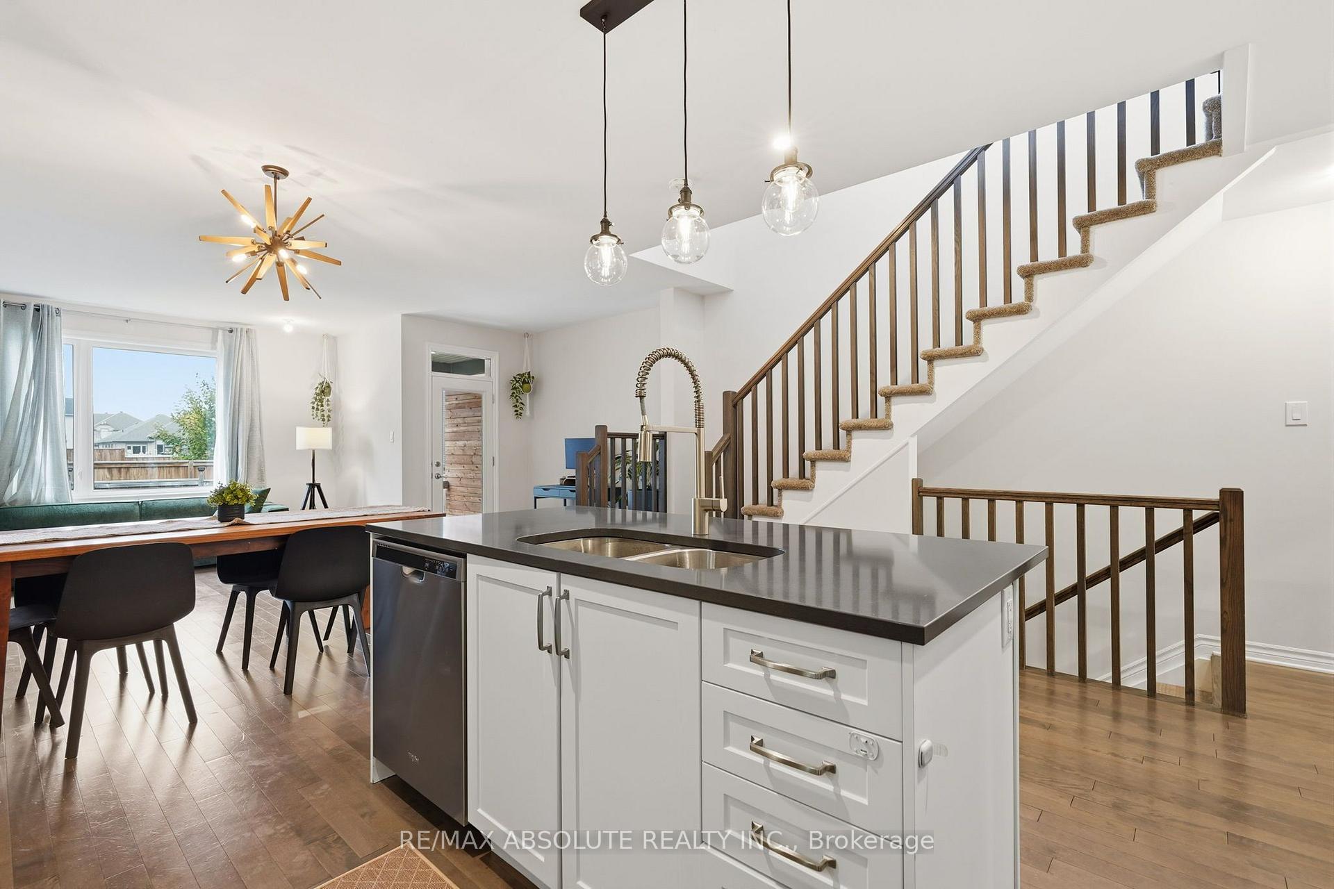 Photo 7 of 239 Tim Sheehan Place, Ottawa, Kanata - Emerald Meadows/Trailwest — HOMEH