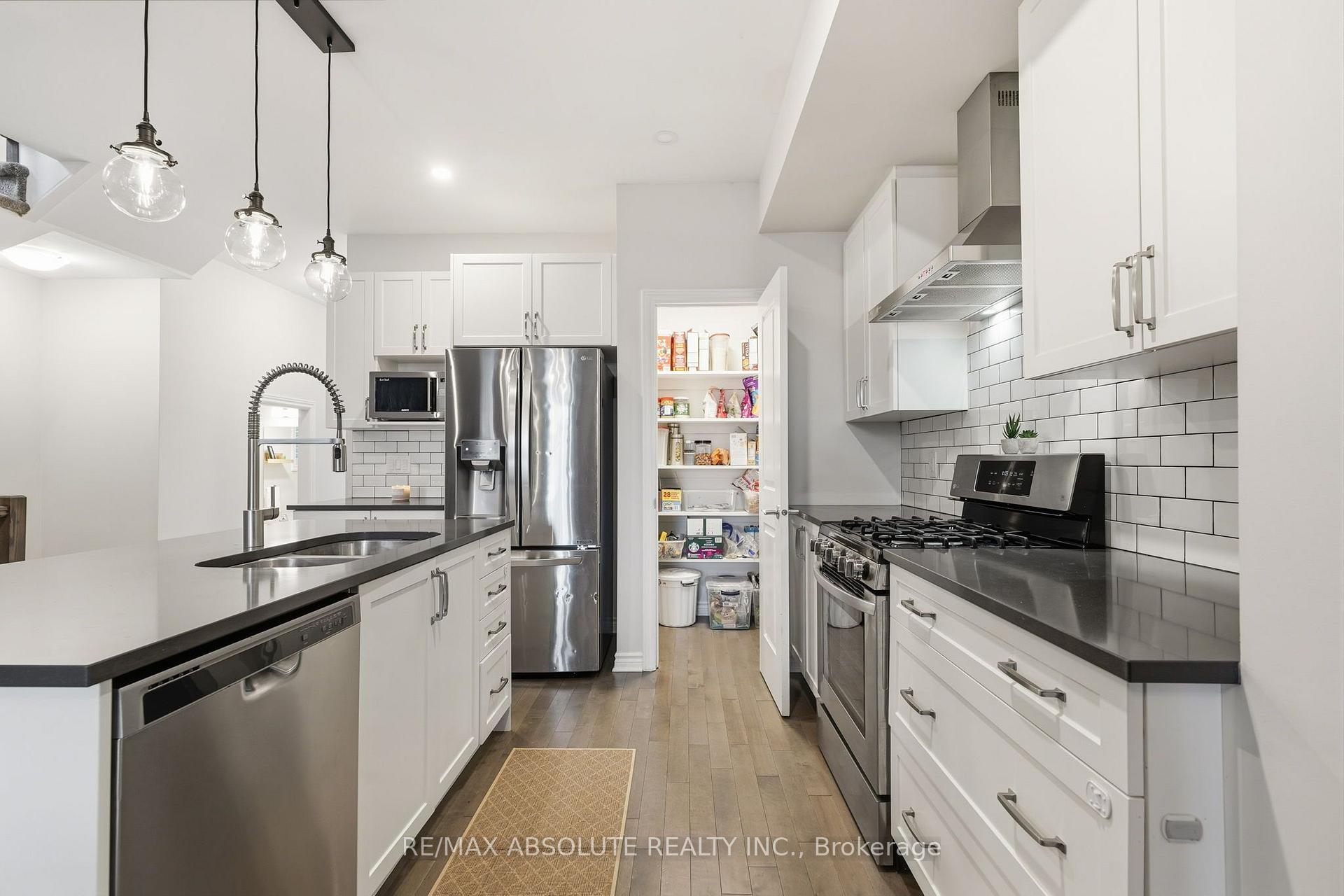 Photo 8 of 239 Tim Sheehan Place, Ottawa, Kanata - Emerald Meadows/Trailwest — HOMEH