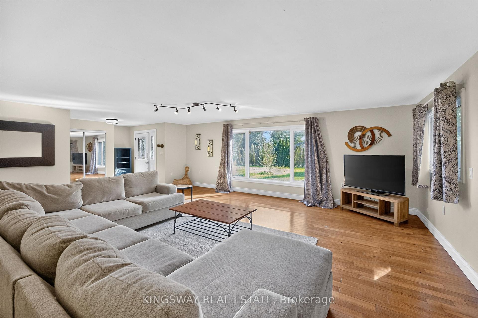 Photo 11 of 3934 Lakeview Road, Innisfil, Rural Innisfil — HOMEH