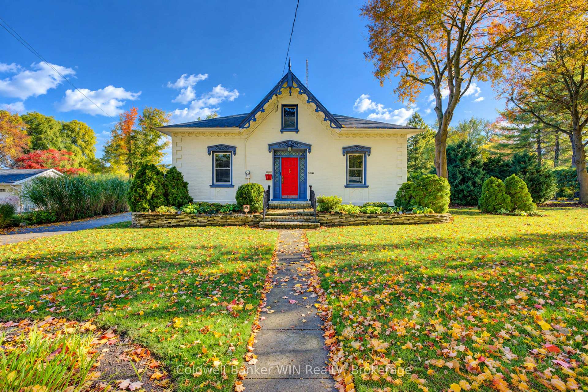 Photo of 338 Fergus Street N