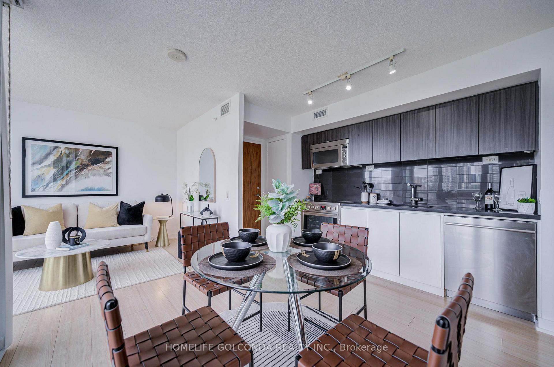 Photo 8 of Unit 1512, 85 Queens Wharf Road, Toronto, Waterfront Communities — HOMEH