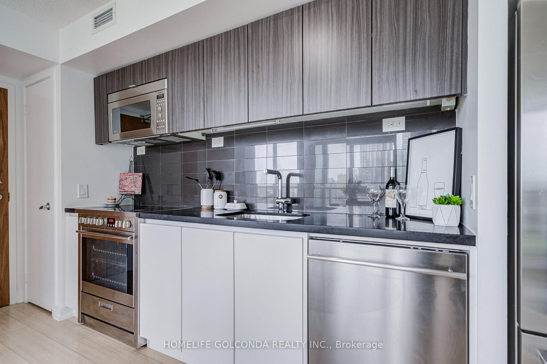 Photo 10 of Unit 1512, 85 Queens Wharf Road, Toronto, Waterfront Communities — HOMEH