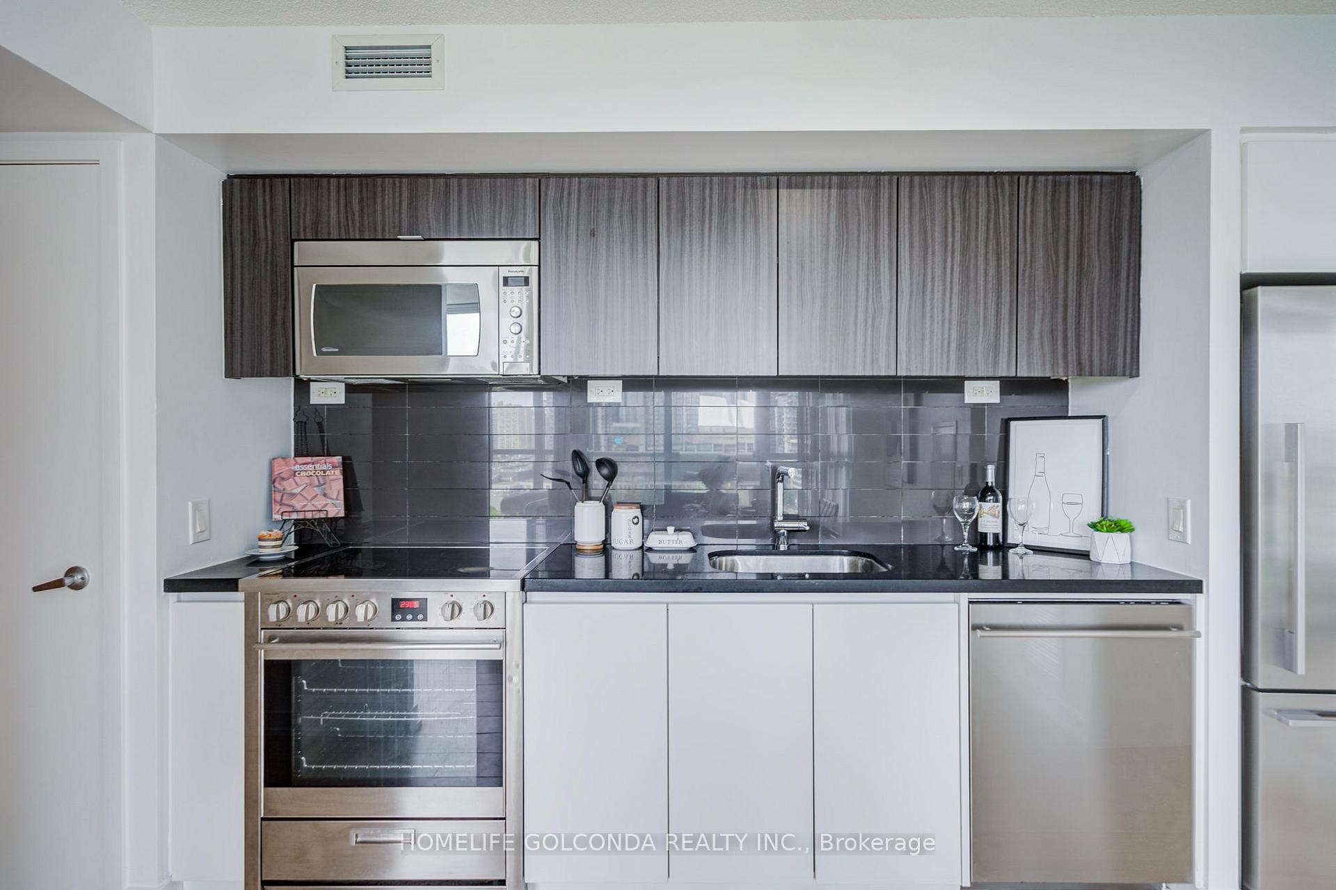 Photo 11 of Unit 1512, 85 Queens Wharf Road, Toronto, Waterfront Communities — HOMEH