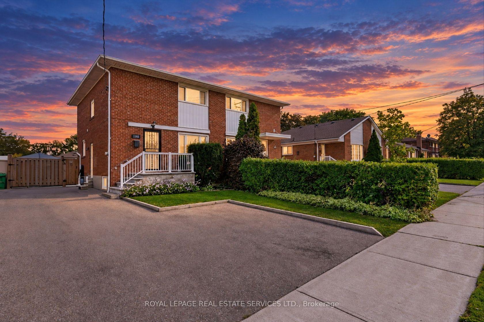 Photo 1 of 1192 Flagship Drive, Mississauga, Applewood — HOMEH
