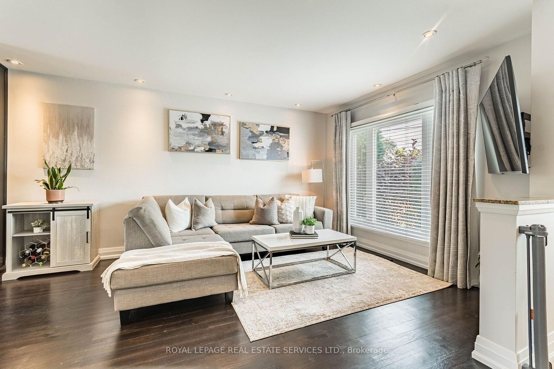 Photo 2 of 1192 Flagship Drive, Mississauga, Applewood — HOMEH