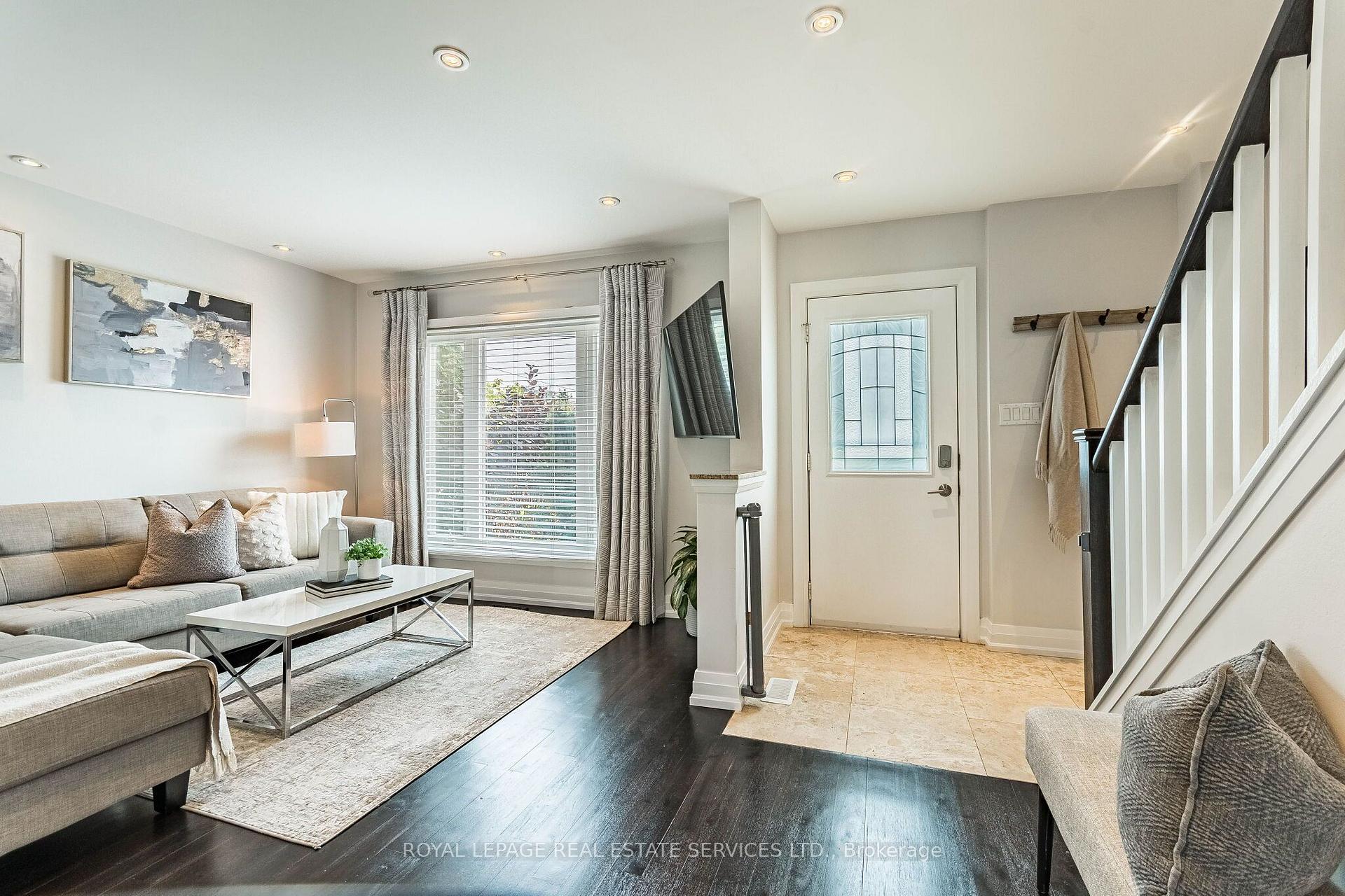 Photo 3 of 1192 Flagship Drive, Mississauga, Applewood — HOMEH