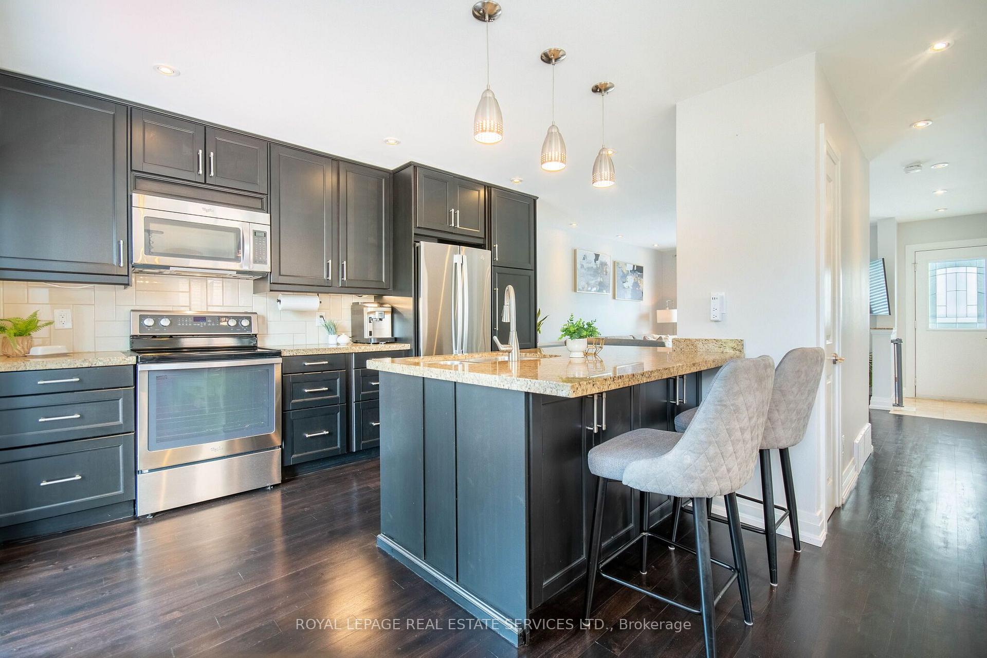 Photo 5 of 1192 Flagship Drive, Mississauga, Applewood — HOMEH
