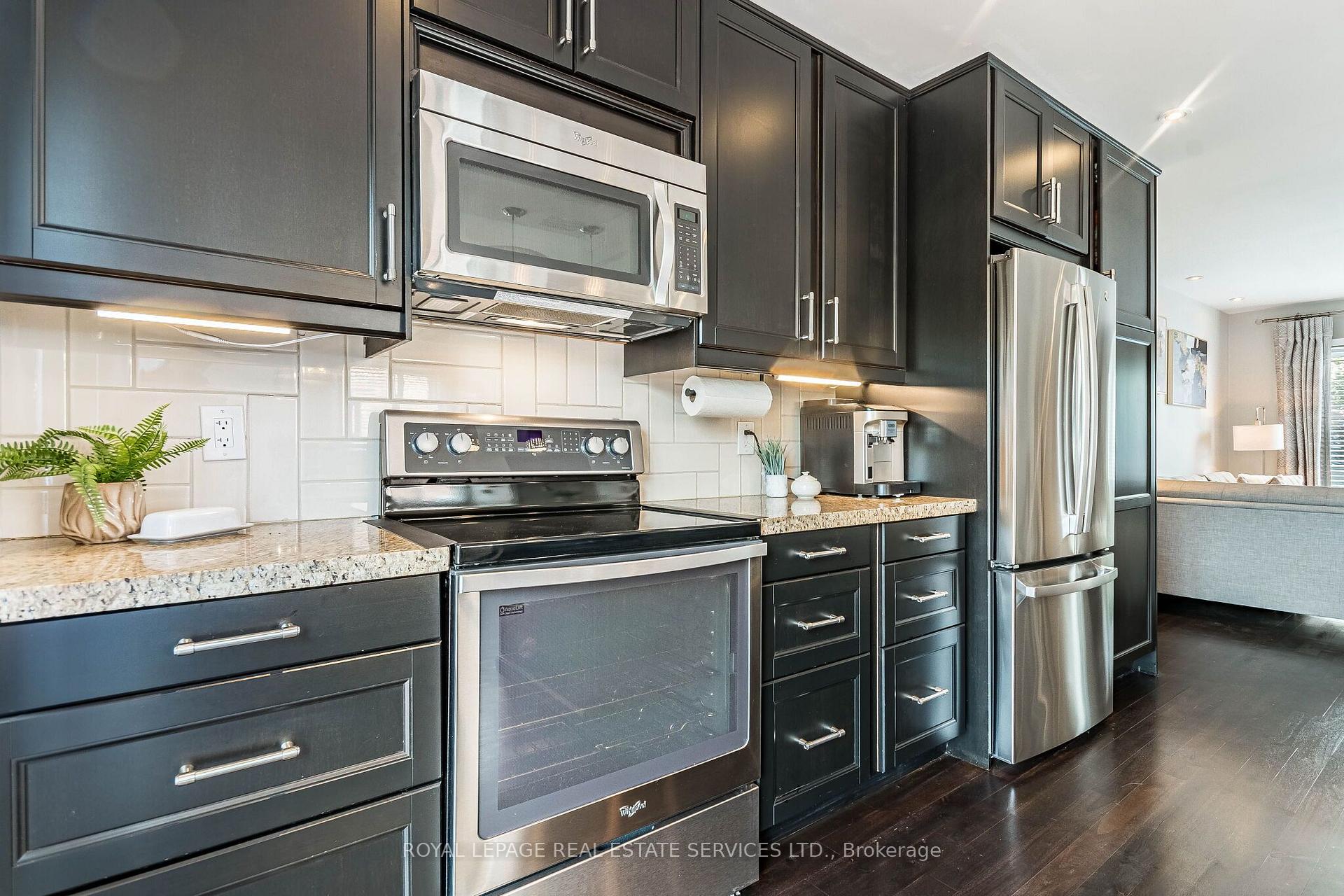 Photo 6 of 1192 Flagship Drive, Mississauga, Applewood — HOMEH