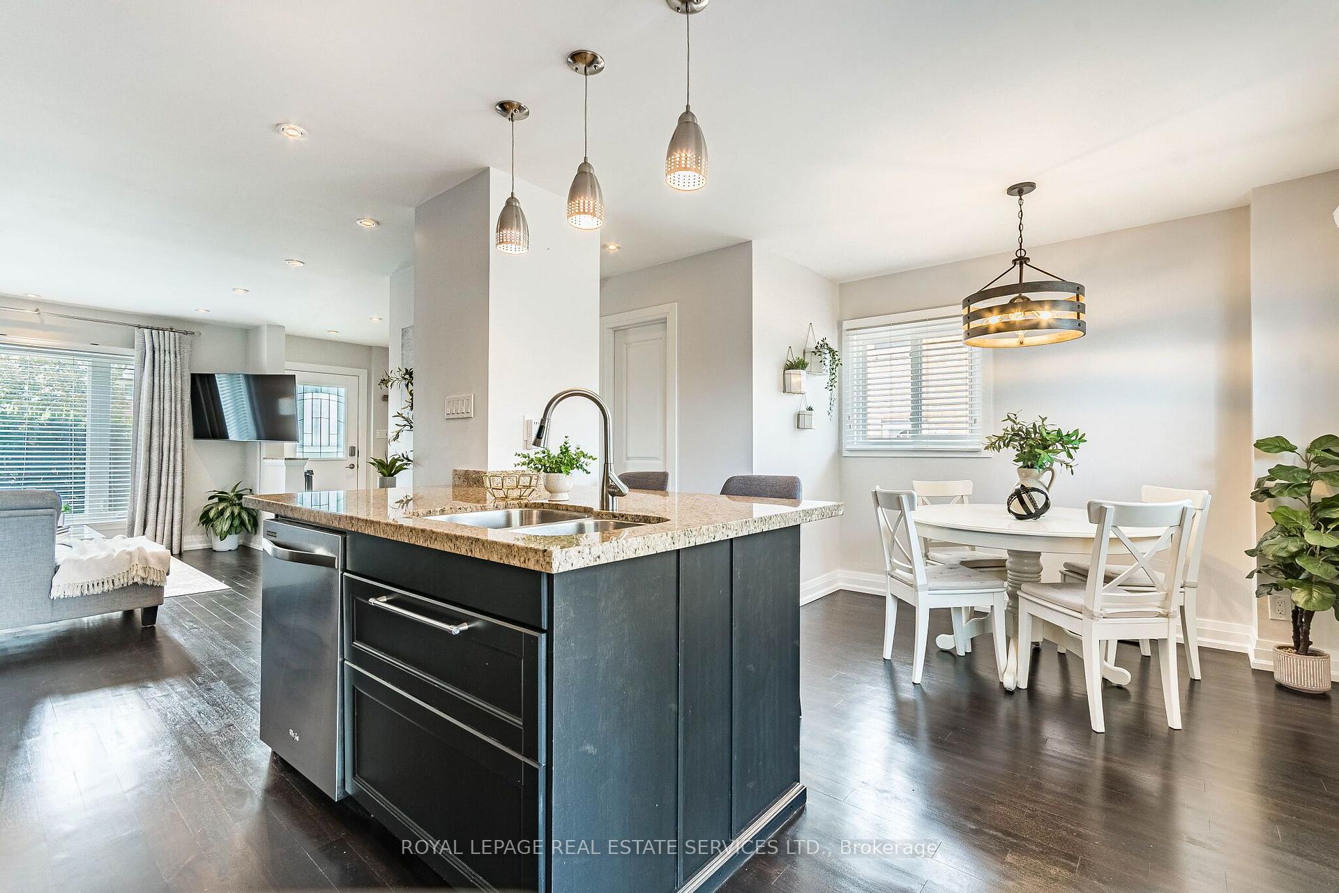 Photo 7 of 1192 Flagship Drive, Mississauga, Applewood — HOMEH
