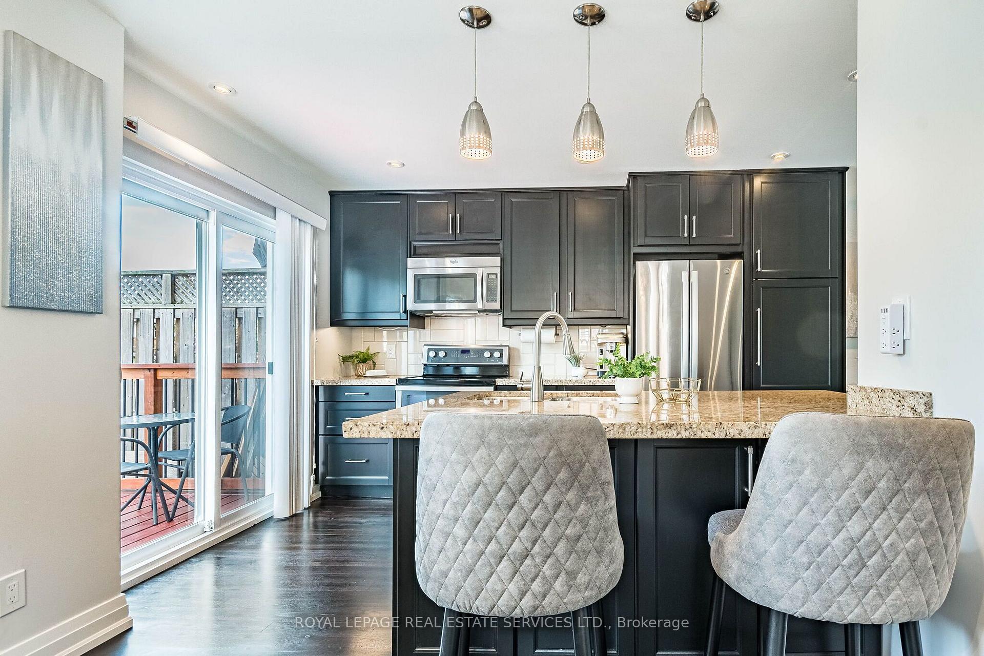 Photo 8 of 1192 Flagship Drive, Mississauga, Applewood — HOMEH
