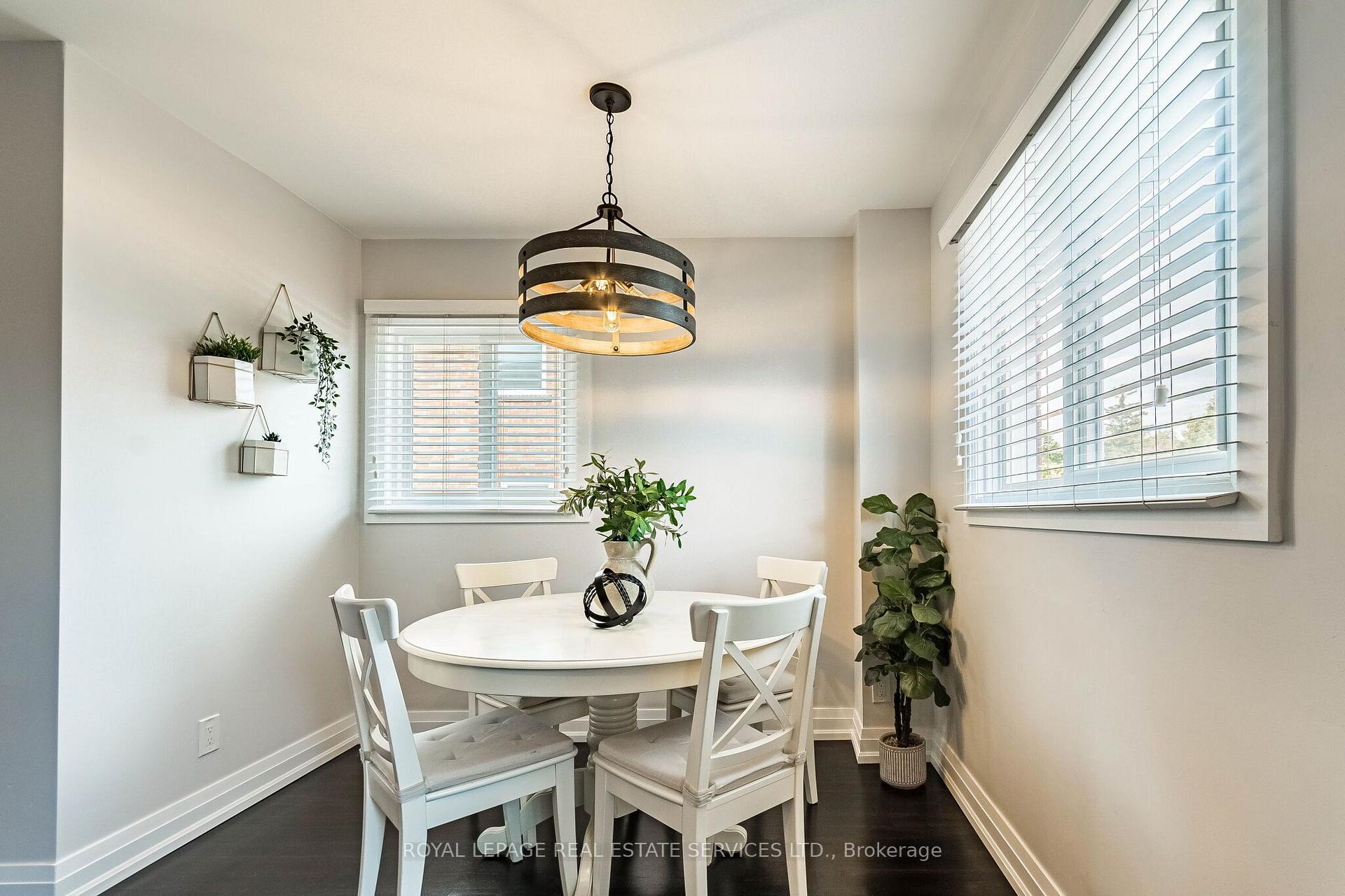 Photo 9 of 1192 Flagship Drive, Mississauga, Applewood — HOMEH