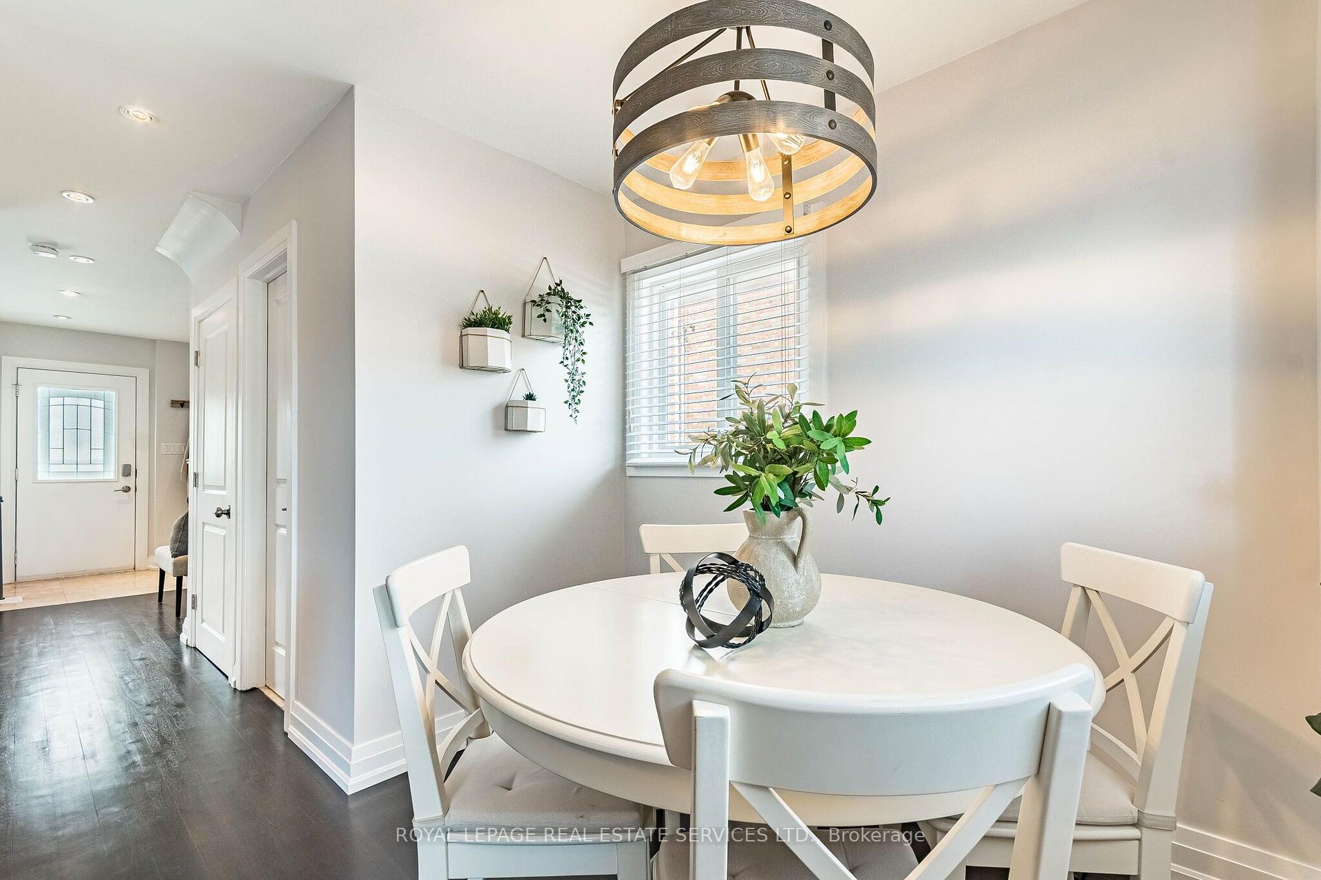 Photo 10 of 1192 Flagship Drive, Mississauga, Applewood — HOMEH