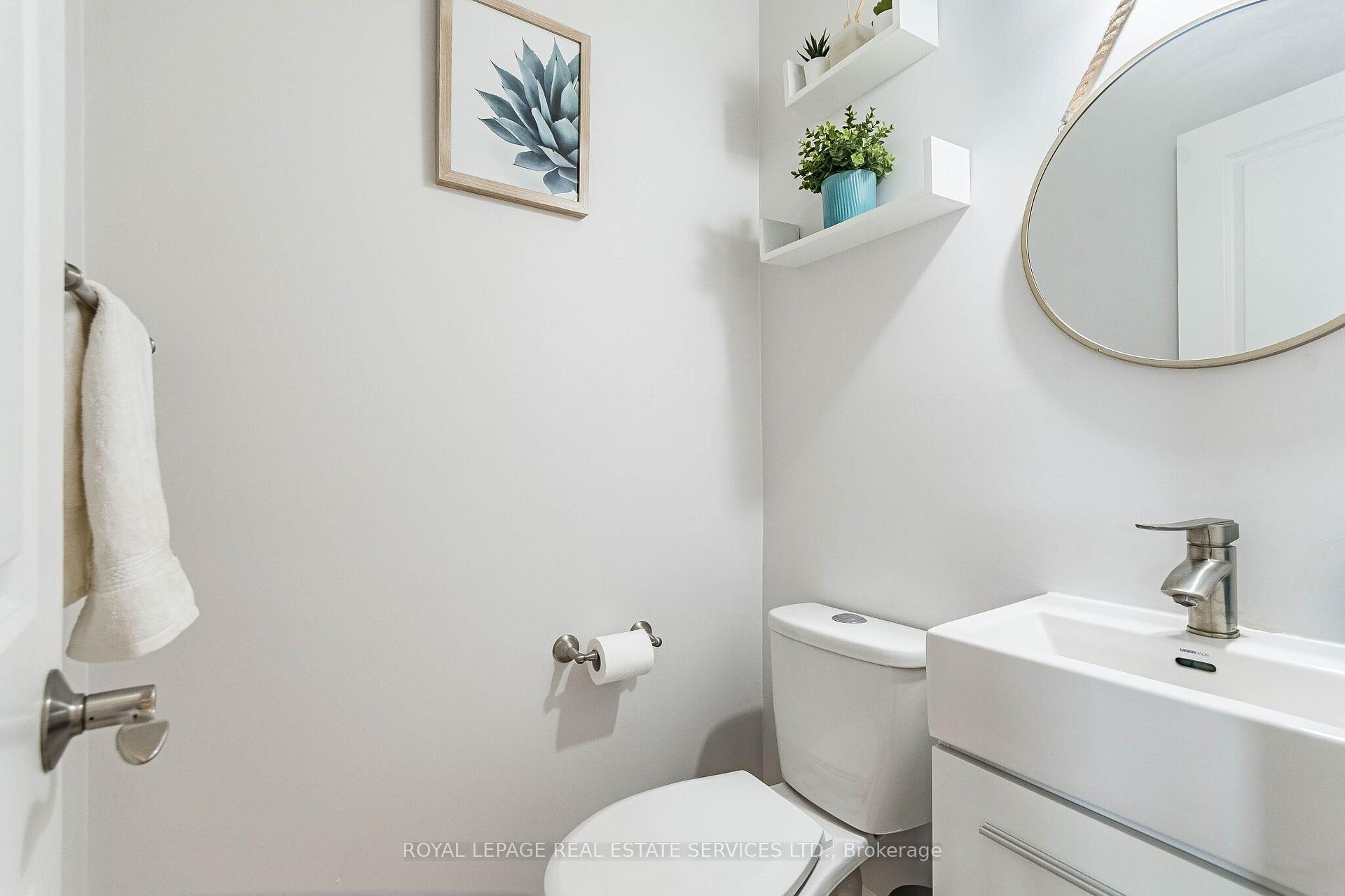 Photo 11 of 1192 Flagship Drive, Mississauga, Applewood — HOMEH