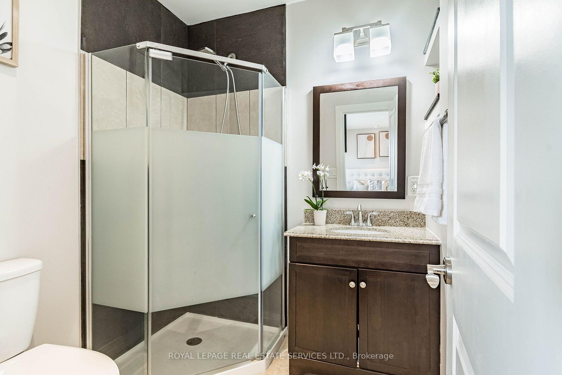 Photo 13 of 1192 Flagship Drive, Mississauga, Applewood — HOMEH
