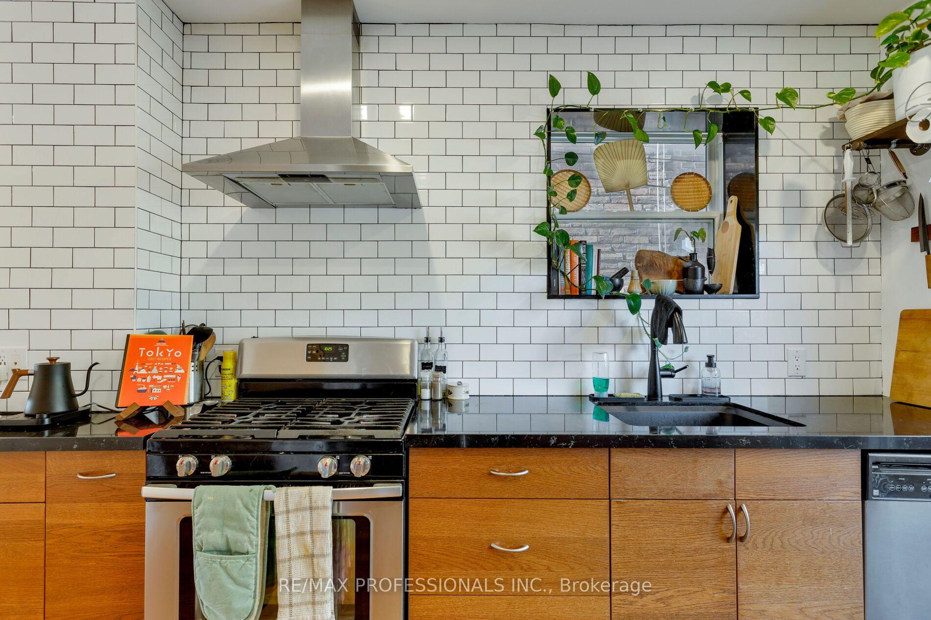 Photo 15 of 44 McCormack Street, Toronto, Rockcliffe-Smythe — HOMEH