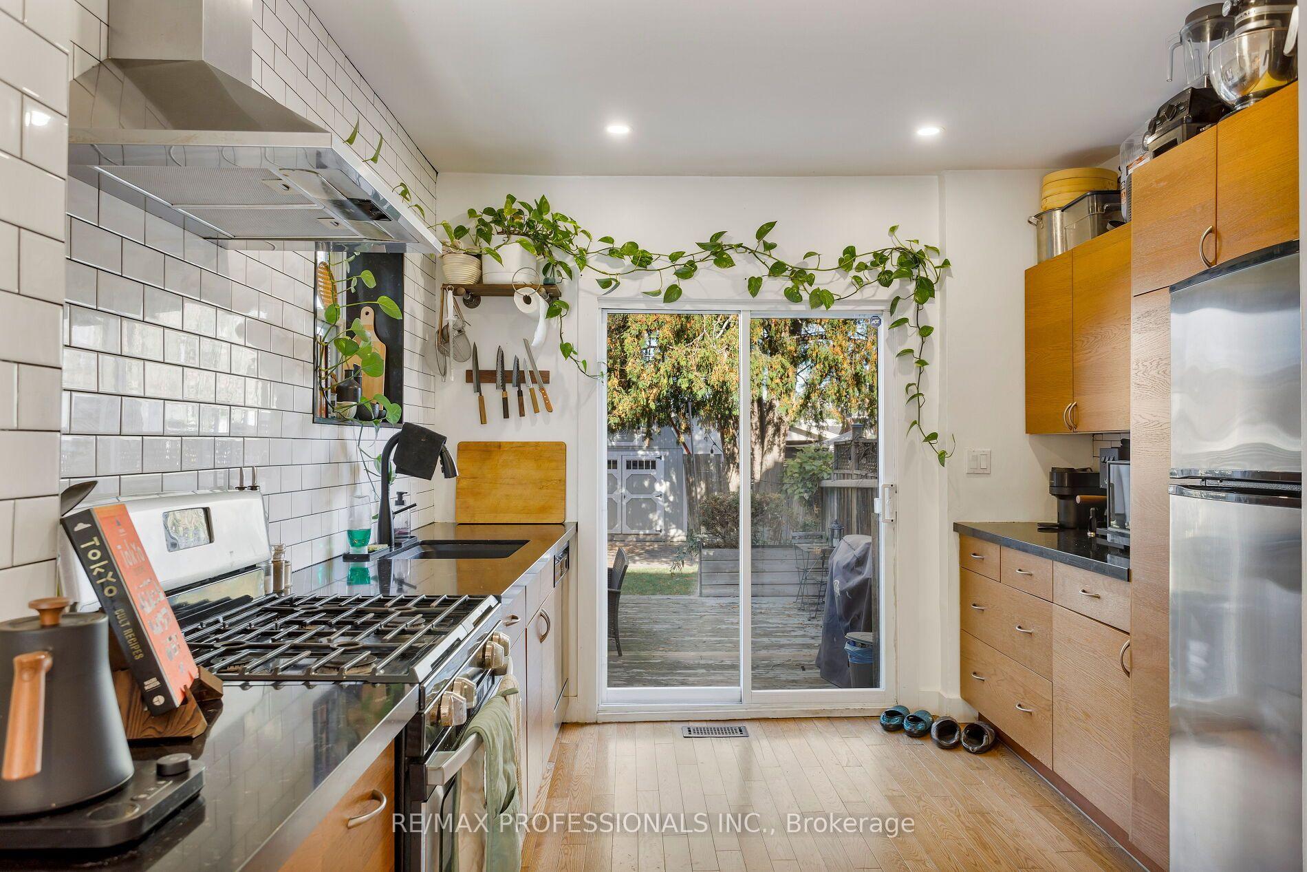 Photo 16 of 44 McCormack Street, Toronto, Rockcliffe-Smythe — HOMEH