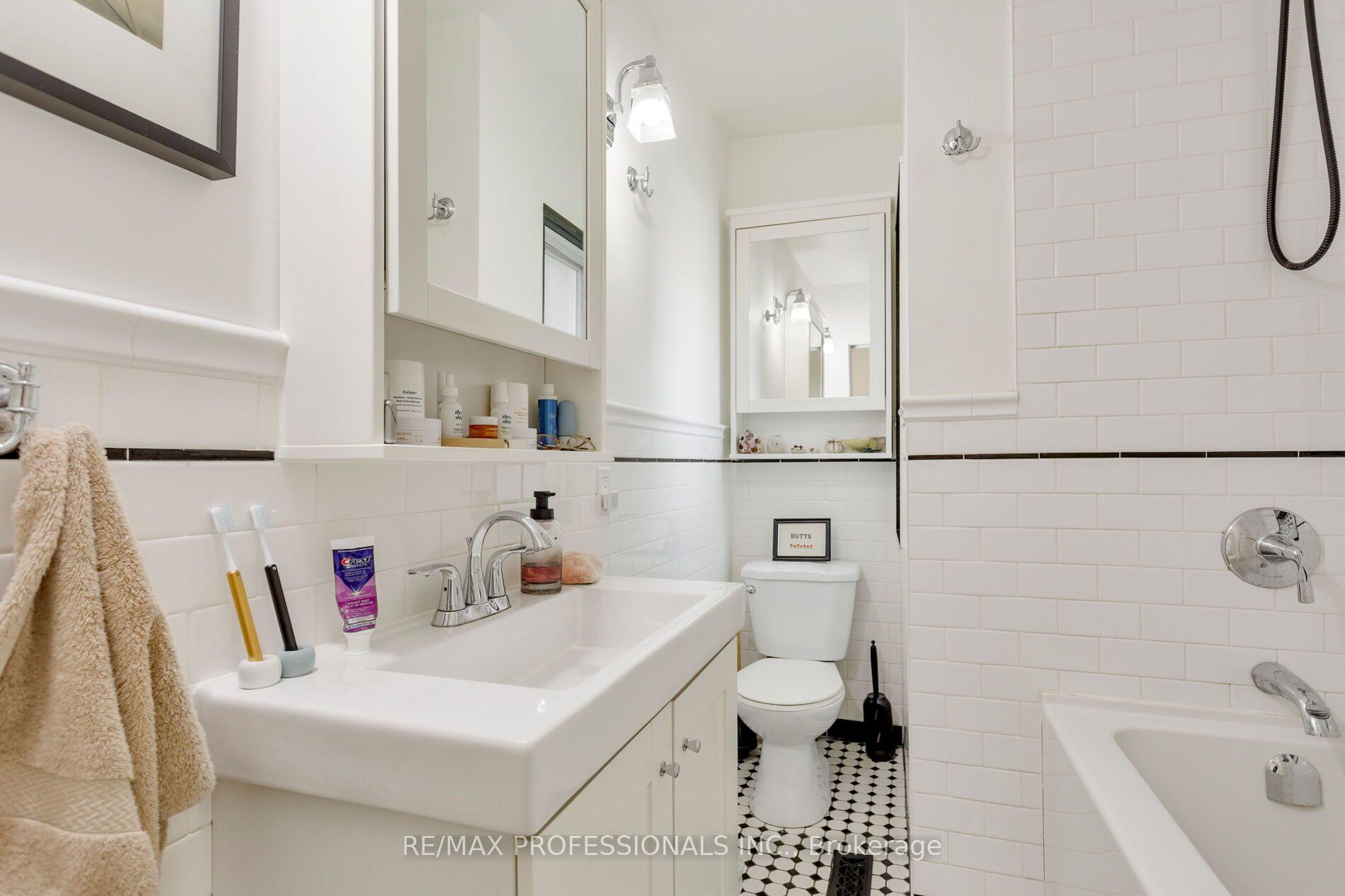Photo 26 of 44 McCormack Street, Toronto, Rockcliffe-Smythe — HOMEH
