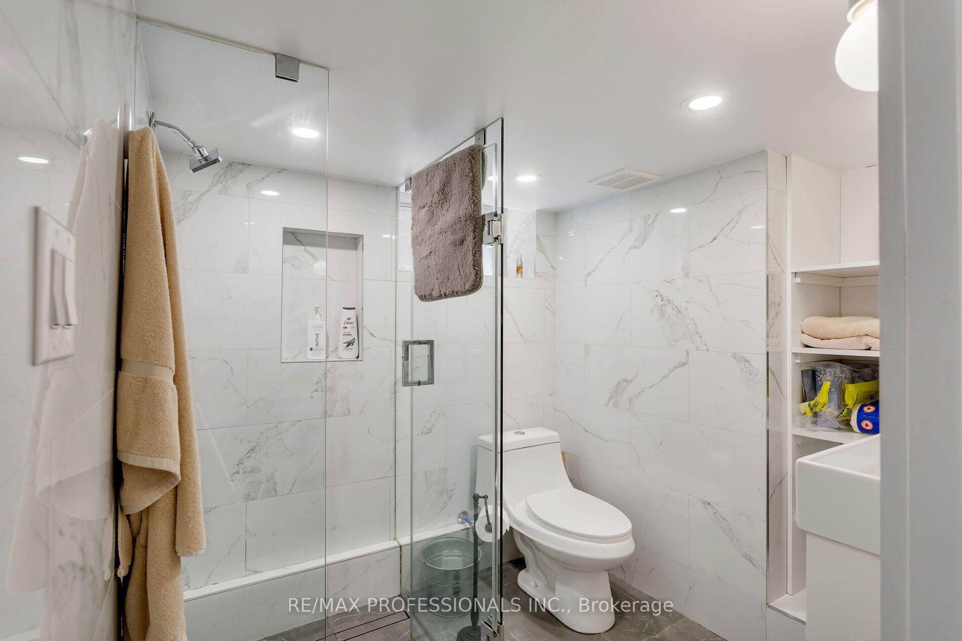 Photo 32 of 44 McCormack Street, Toronto, Rockcliffe-Smythe — HOMEH