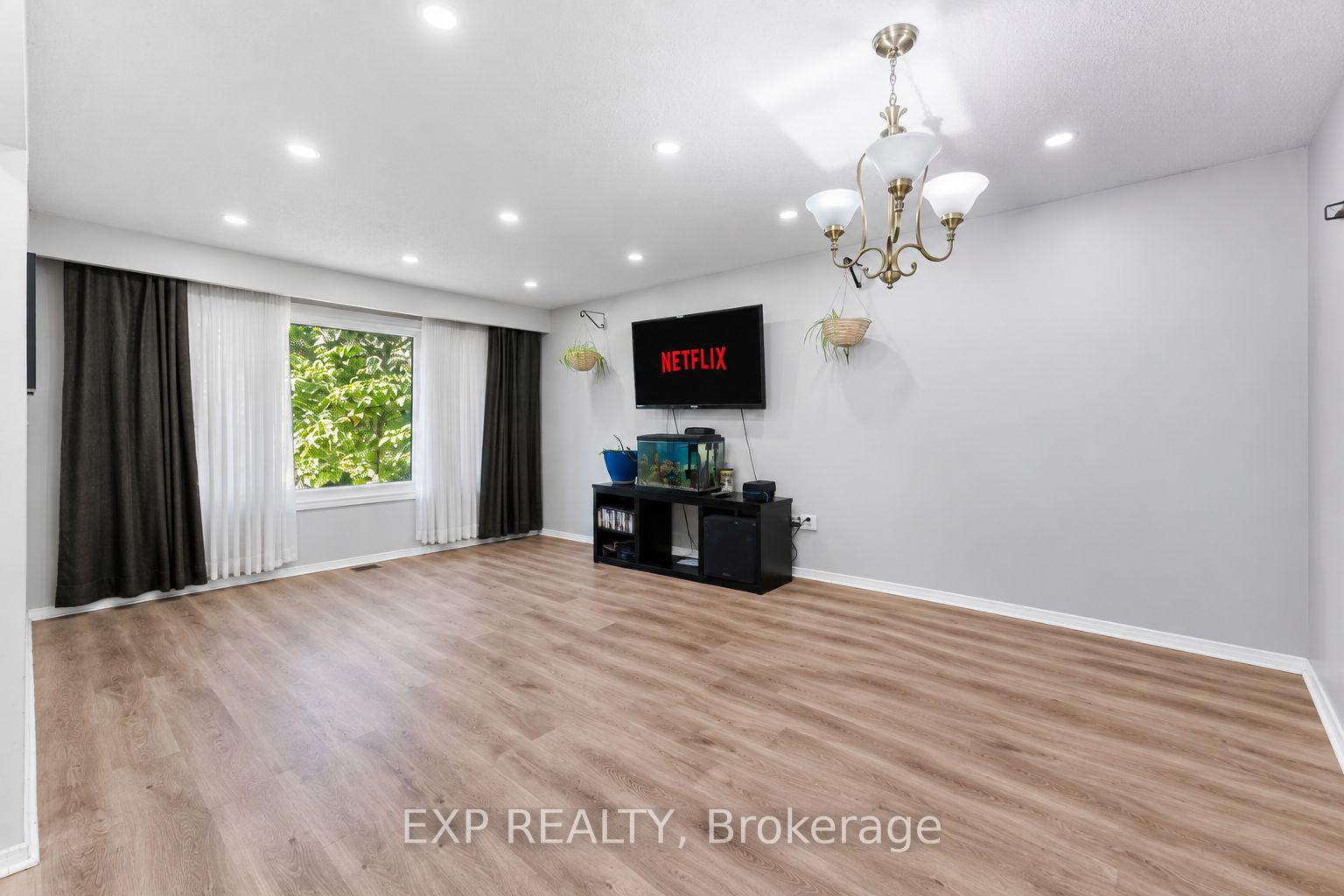 Photo 6 of 167 Sinclair Avenue, Oshawa, Vanier — HOMEH