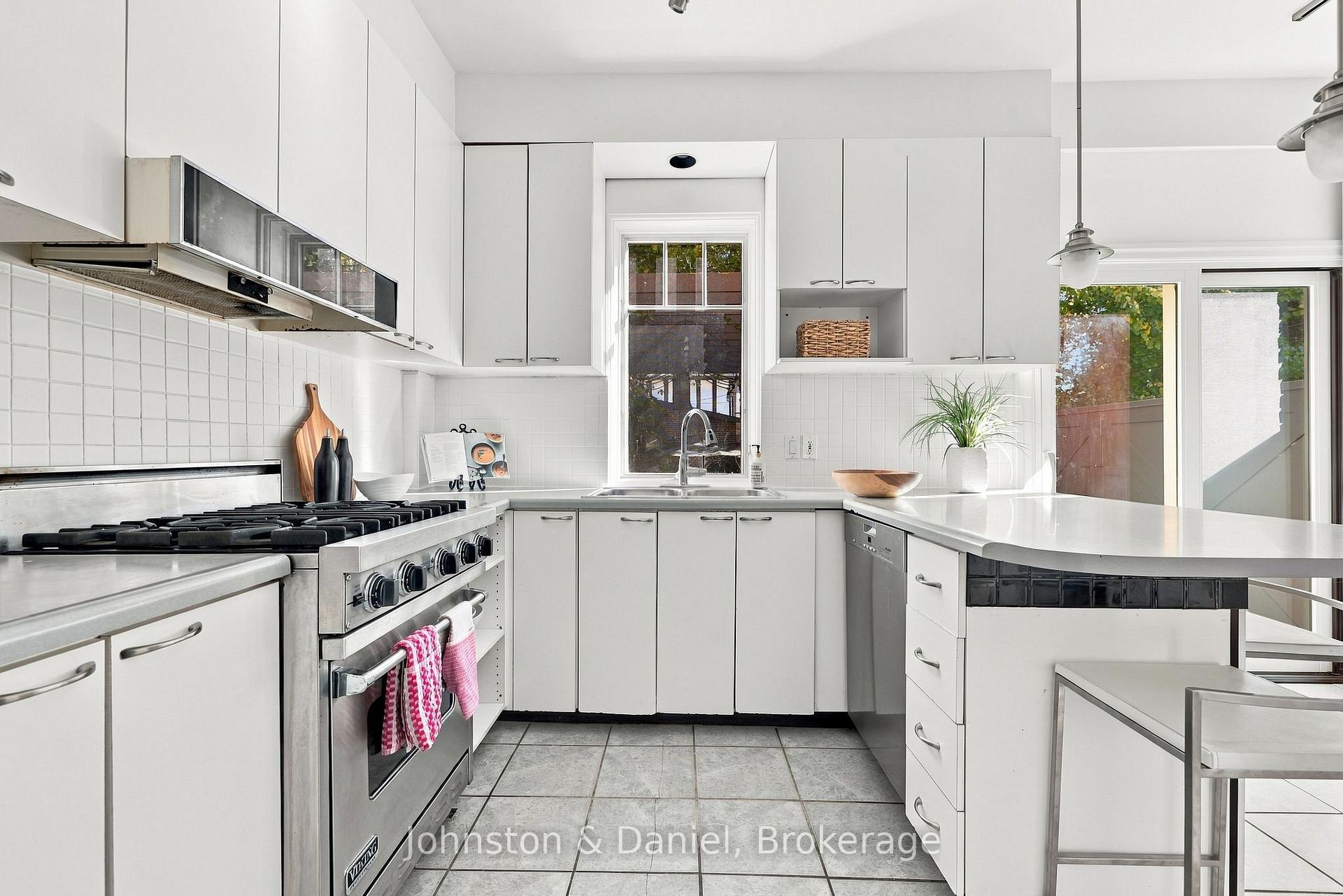 Photo 12 of 9 Stibbard Avenue, Toronto, Mount Pleasant East — HOMEH