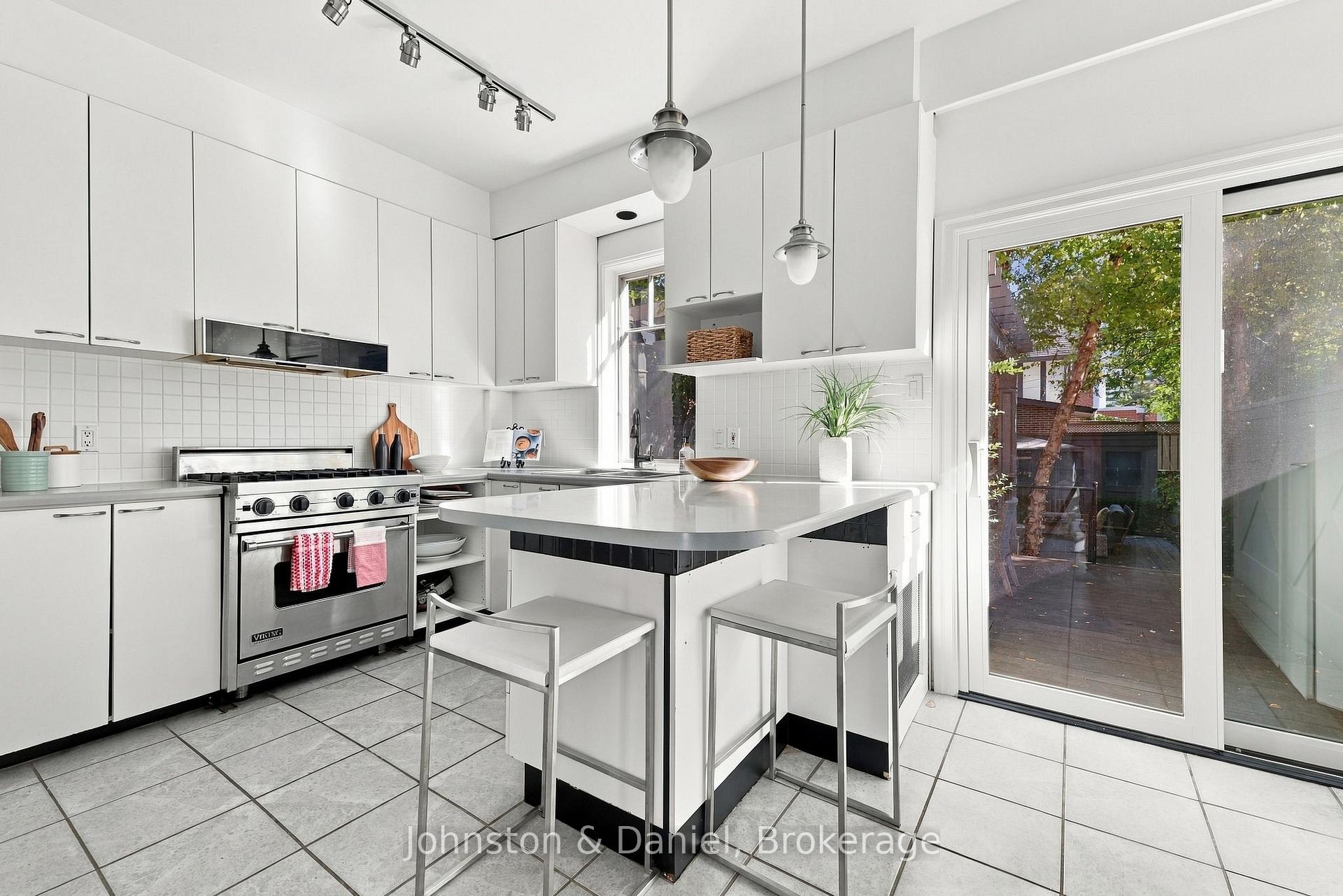 Photo 13 of 9 Stibbard Avenue, Toronto, Mount Pleasant East — HOMEH