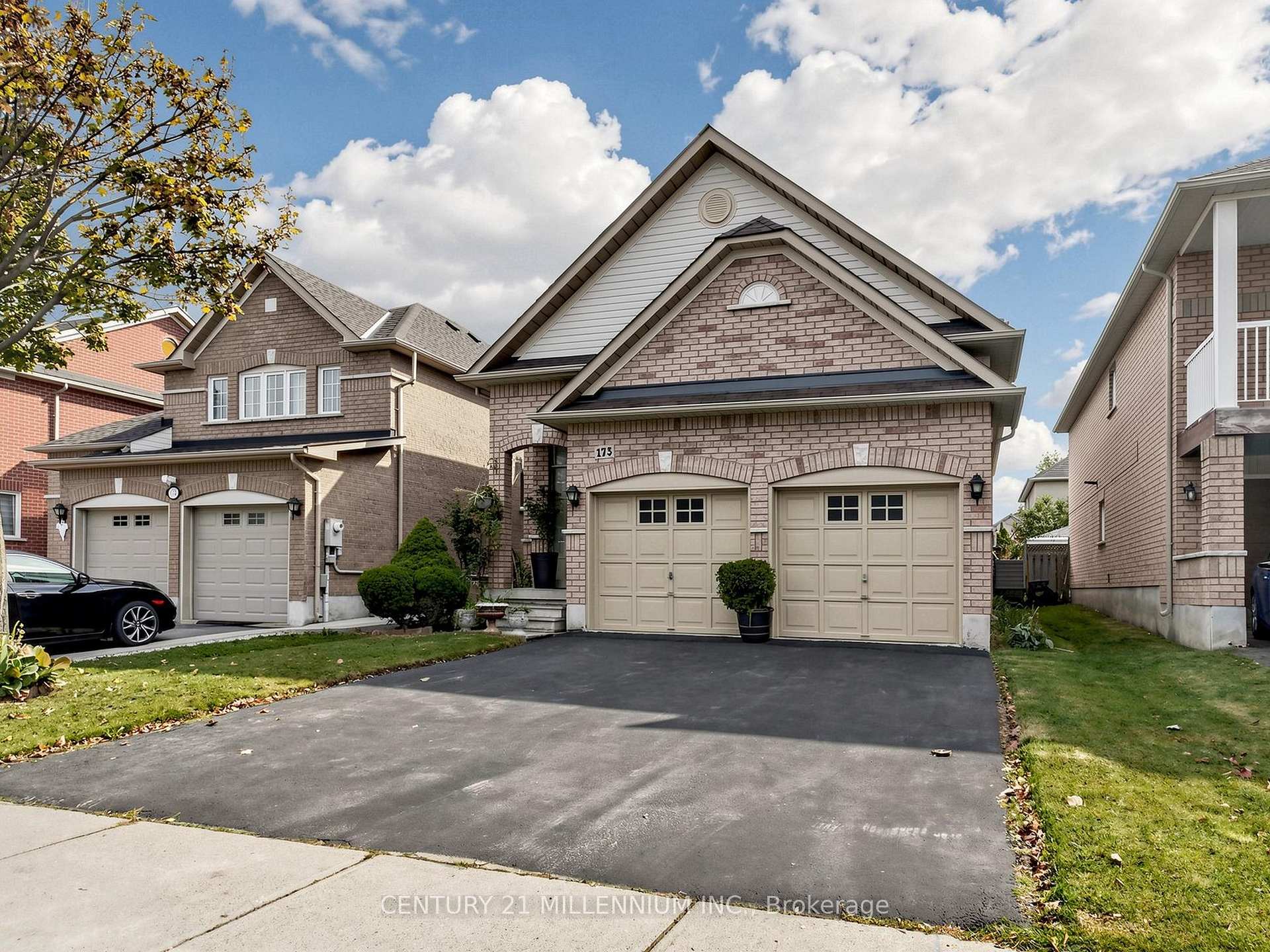 Photo 3 of 173 Fairhill Avenue, Brampton, Fletcher's Meadow — HOMEH