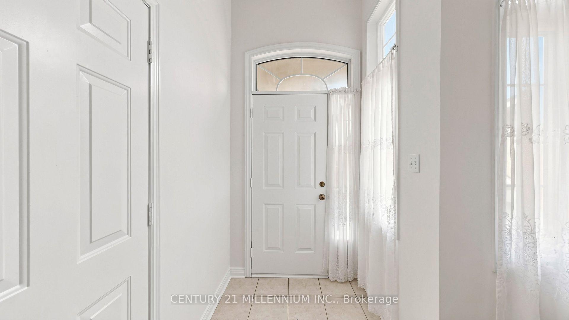 Photo 4 of 173 Fairhill Avenue, Brampton, Fletcher's Meadow — HOMEH
