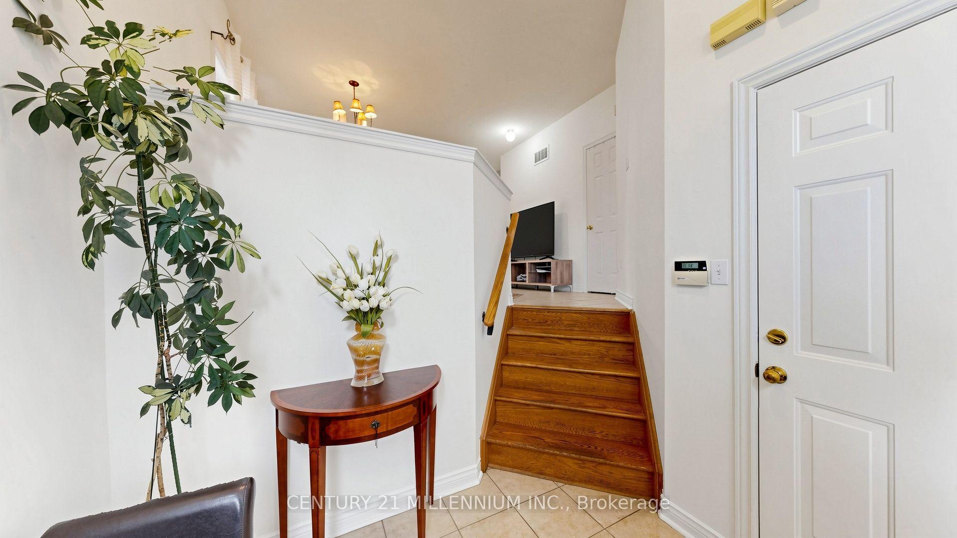 Photo 5 of 173 Fairhill Avenue, Brampton, Fletcher's Meadow — HOMEH