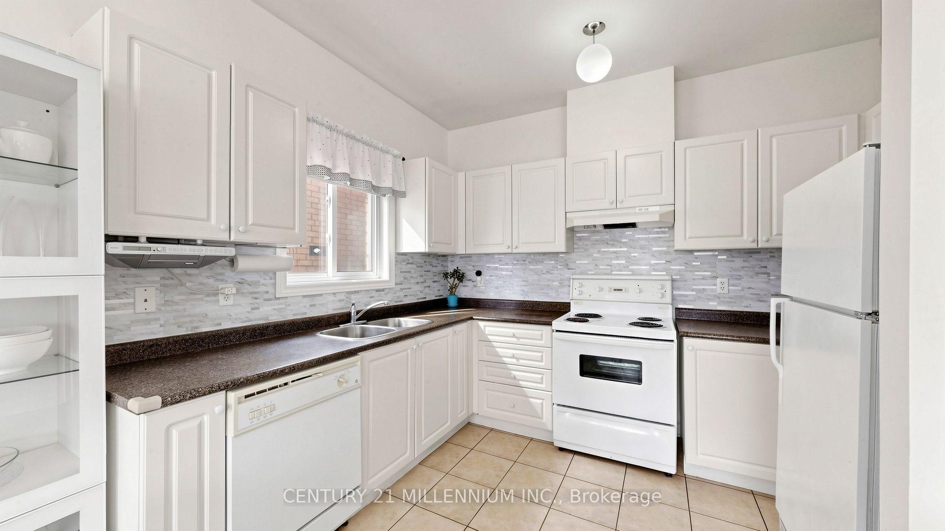 Photo 11 of 173 Fairhill Avenue, Brampton, Fletcher's Meadow — HOMEH