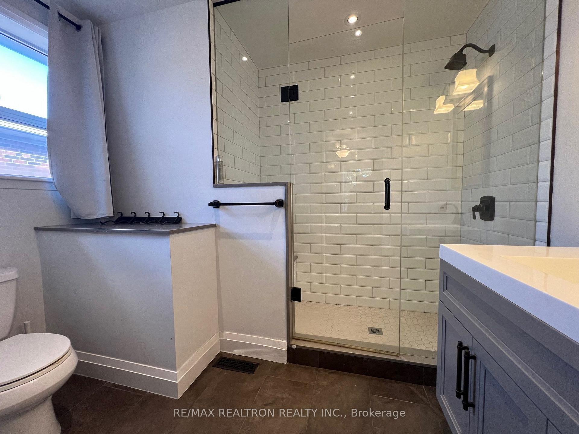 Photo 11 of 12 Paulart Drive, Etobicoke, Islington-City Centre West — HOMEH