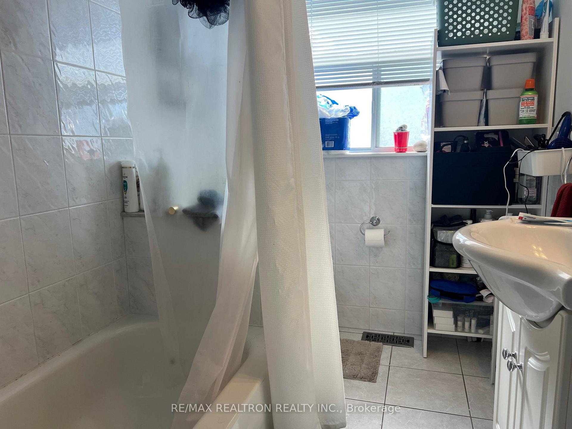 Photo 13 of 12 Paulart Drive, Etobicoke, Islington-City Centre West — HOMEH