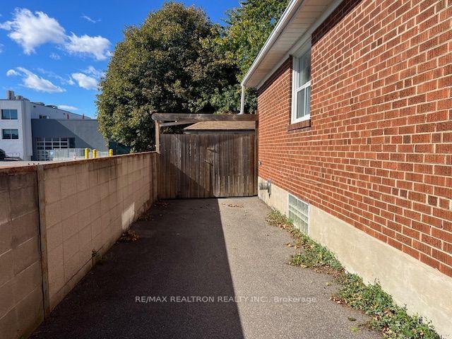 Photo 20 of 12 Paulart Drive, Etobicoke, Islington-City Centre West — HOMEH